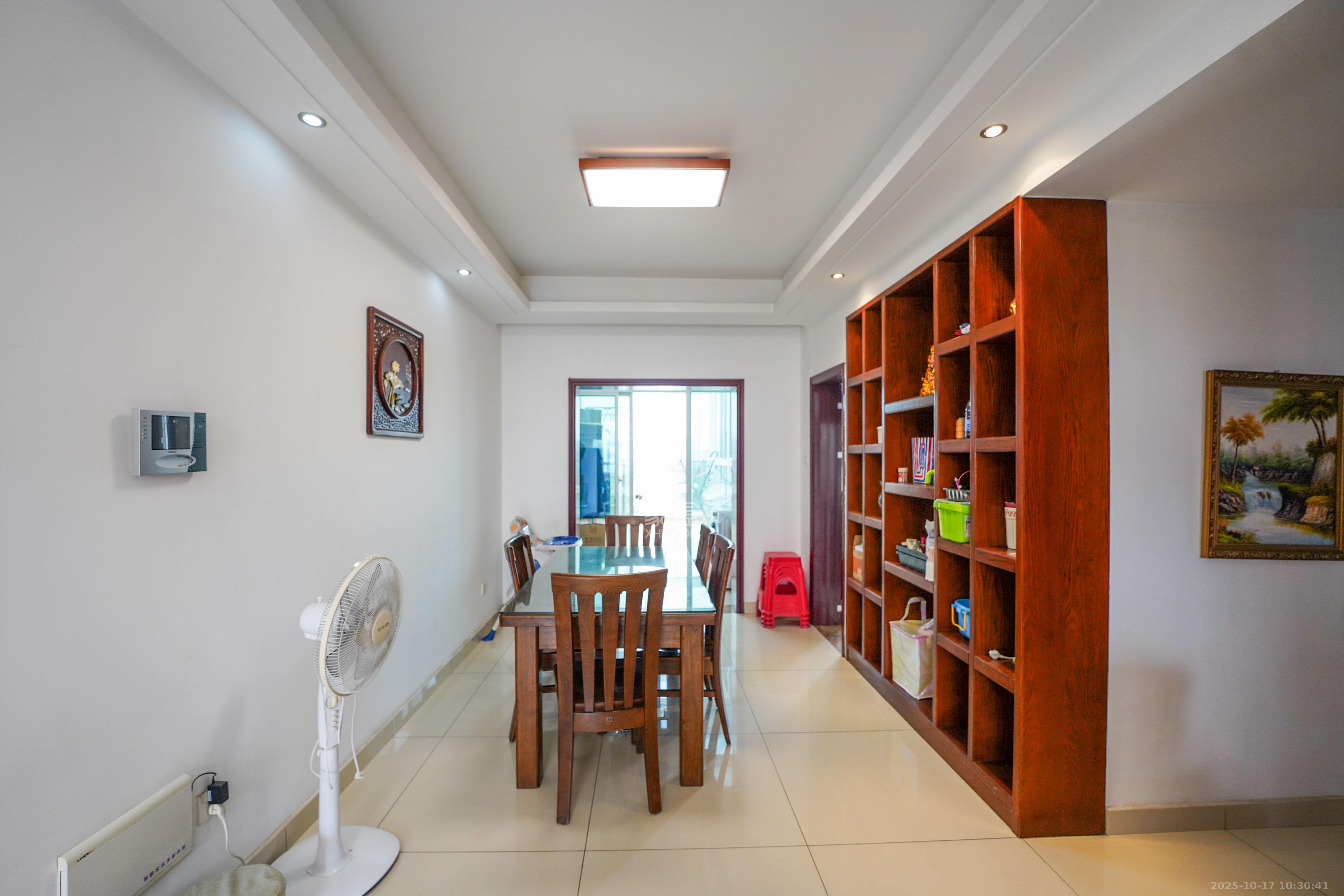 御邦 3室2厅2卫 98.0万 御邦 3室2厅2卫 98.0万客厅