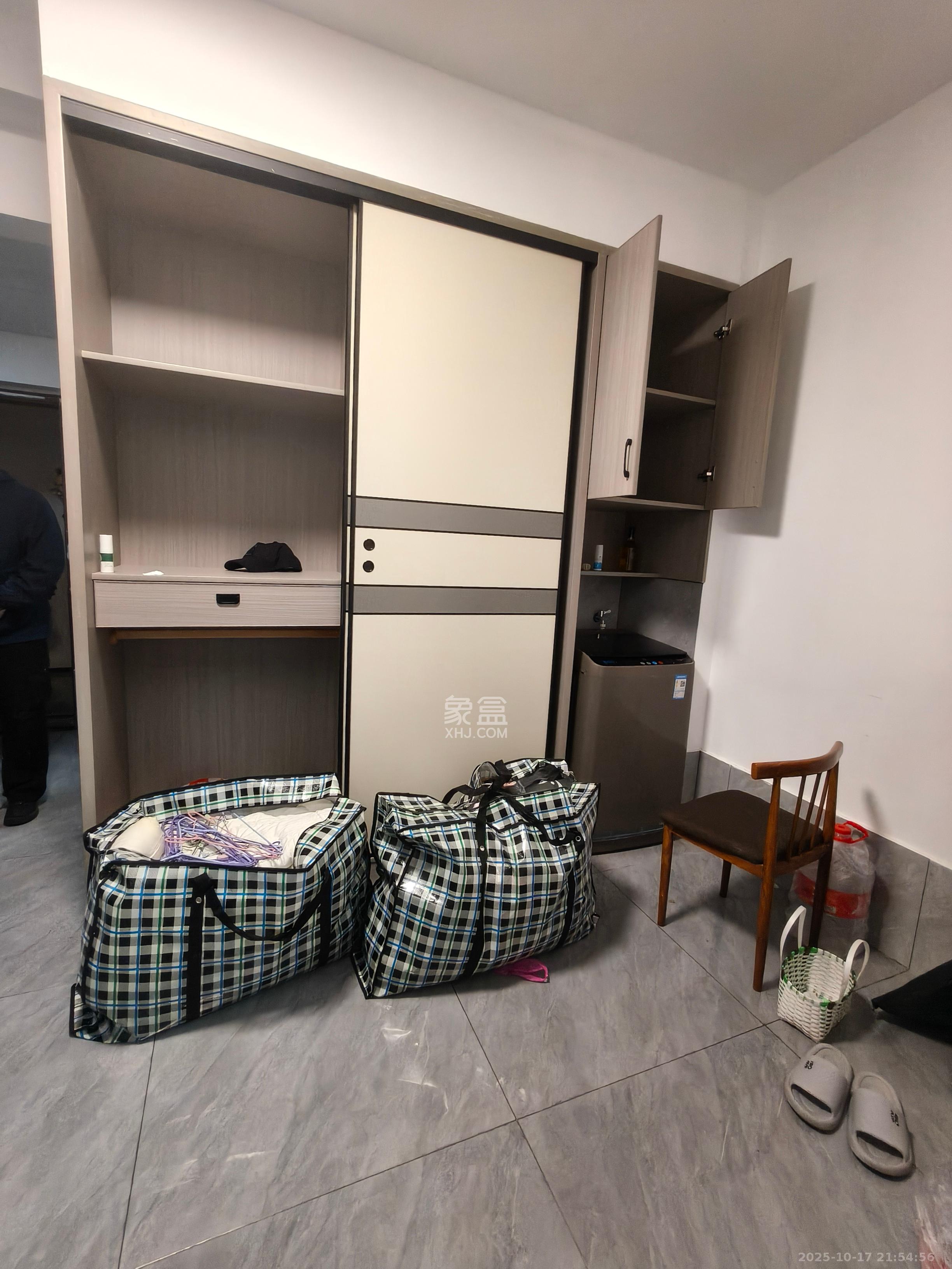 保利香槟国际  2室1厅1卫    1400.0元/月室内图