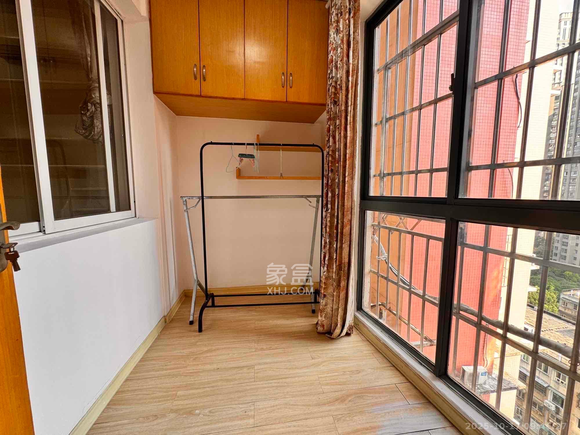 欧园  1室2厅1卫    2200.0元/月室内图