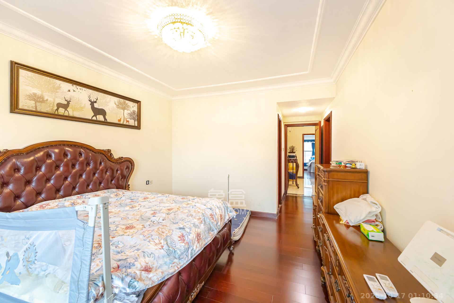 恒大名都  4室2厅2卫    105.0万卧室