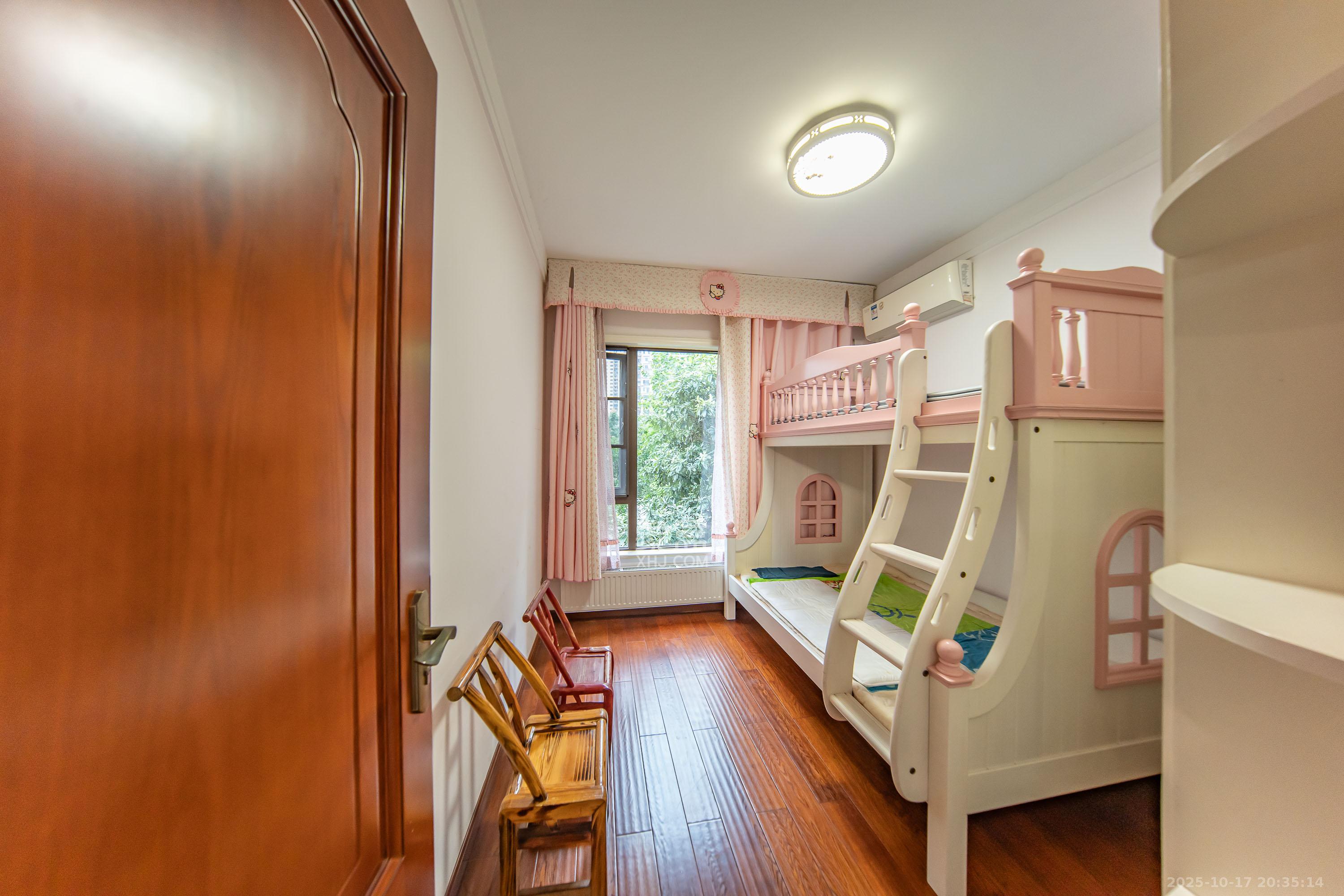 华润橡树湾 4室2厅2卫 115.0万 华润橡树湾 4室2厅2卫 115.0万卧室