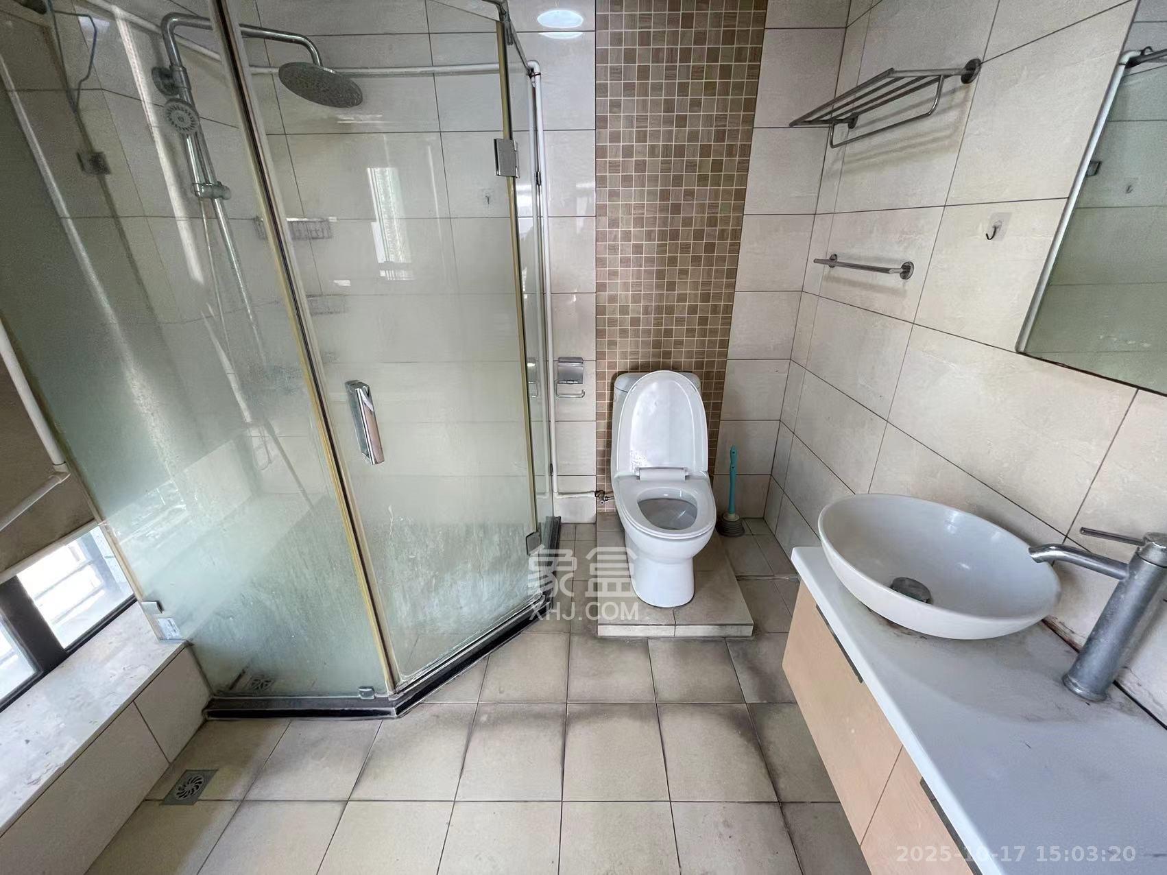 郡原广场  4室2厅2卫    3500.0元/月 郡原广场  4室2厅2卫    3500.0元/月室内图