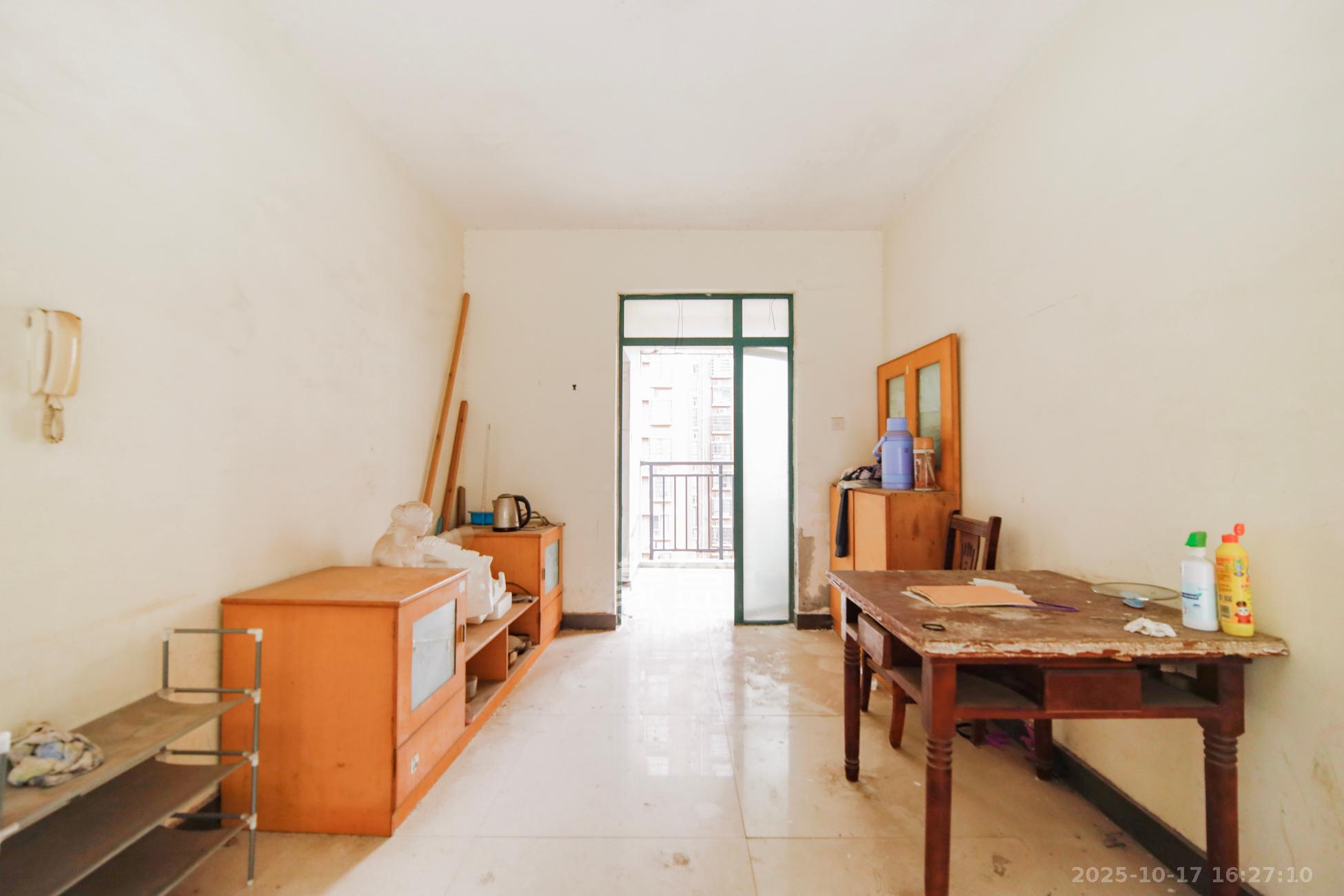 湘翰御舍  3室2厅2卫    86.0万客厅