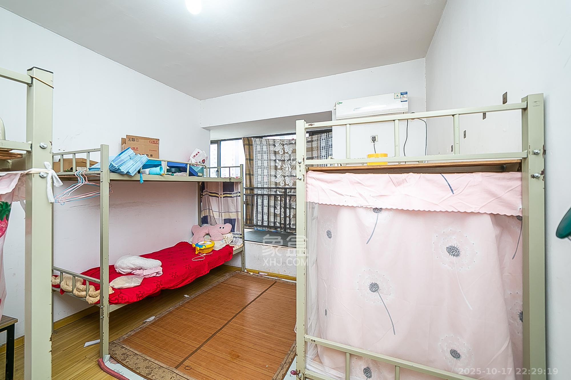 通用时代国际社区  1室2厅2卫    165.0万 通用时代国际社区  1室2厅2卫    165.0万卧室