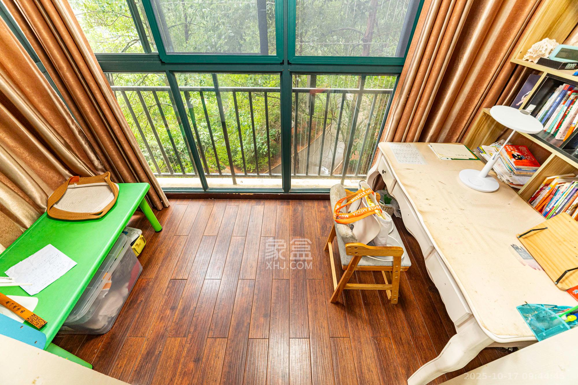 筑梦佳园 4室2厅2卫 99.8万 筑梦佳园 4室2厅2卫 99.8万阳台