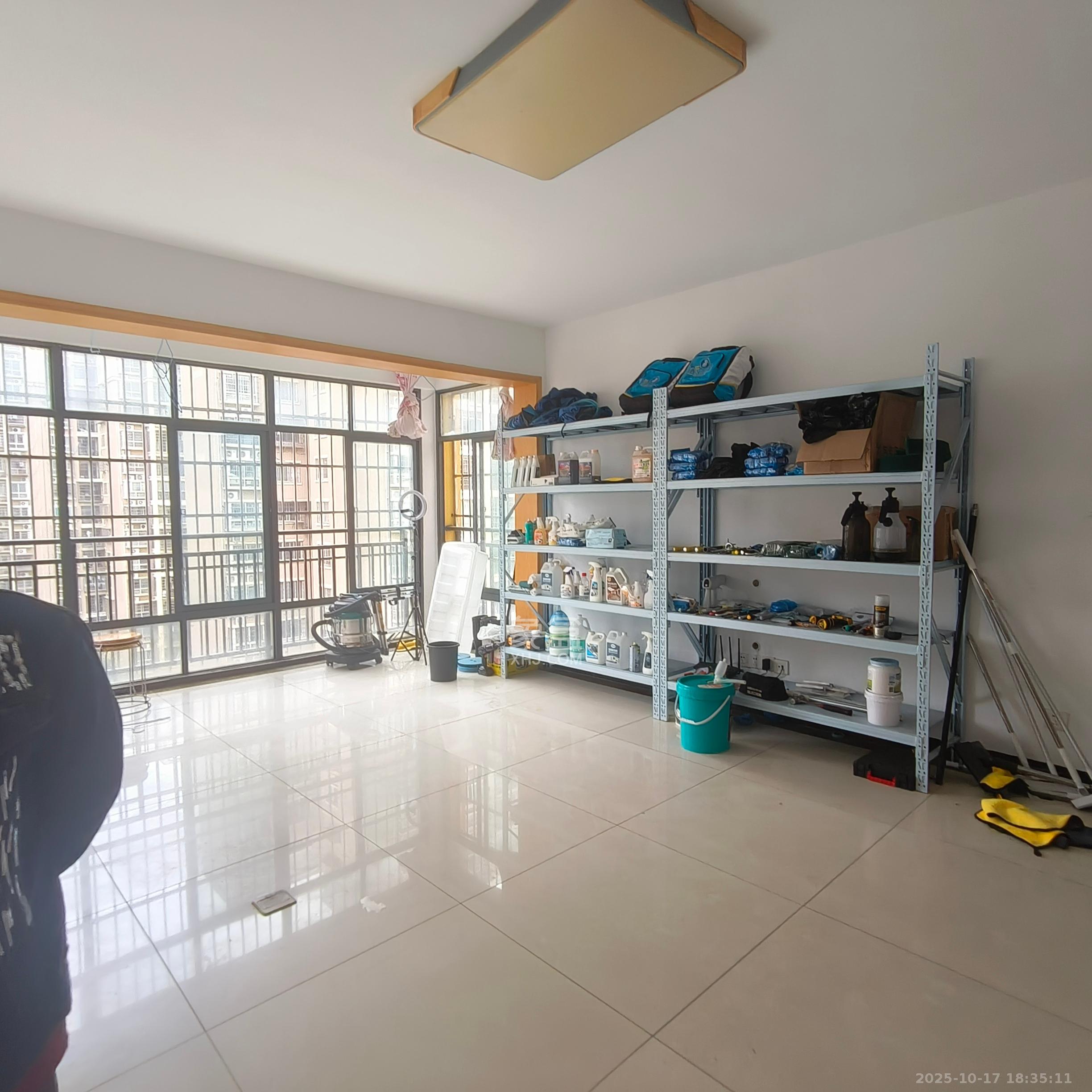 和润园一、二期 3室2厅2卫 1800.0元/月 和润园一、二期 3室2厅2卫 1800.0元/月室内图