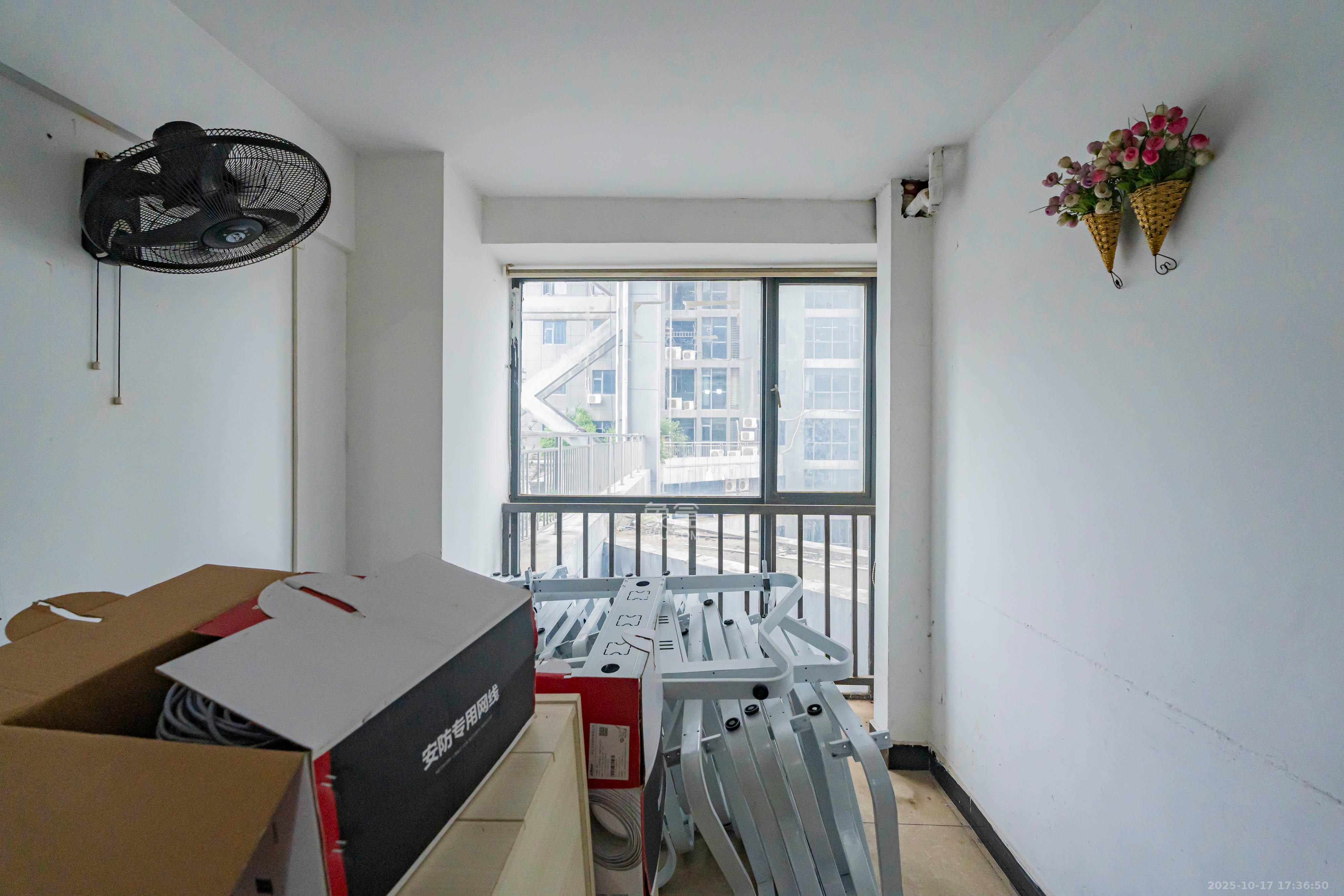 新时代广场 3室1厅1卫 52.0万 新时代广场 3室1厅1卫 52.0万阳台