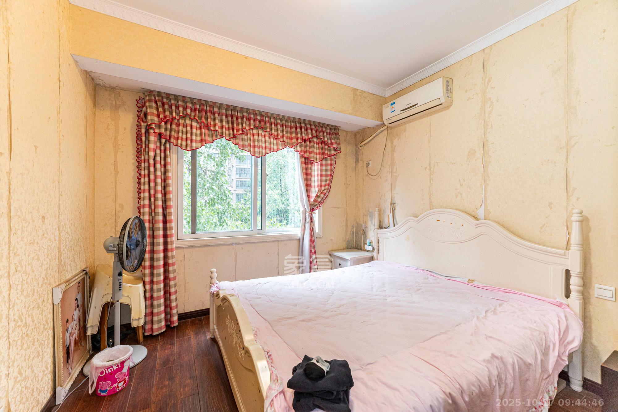 筑梦佳园  4室2厅2卫    99.8万卧室