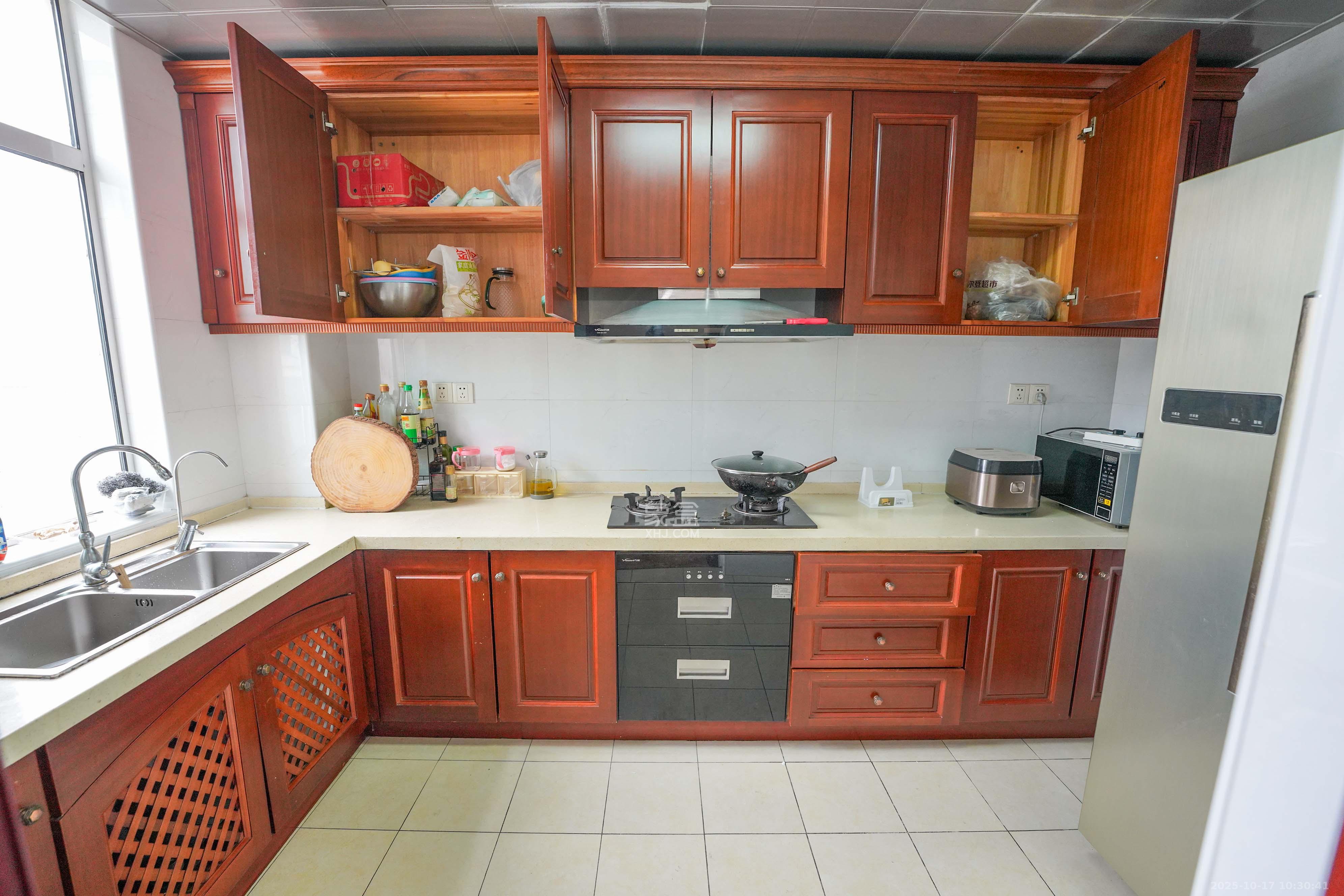 御邦 3室2厅2卫 98.0万 御邦 3室2厅2卫 98.0万厨房