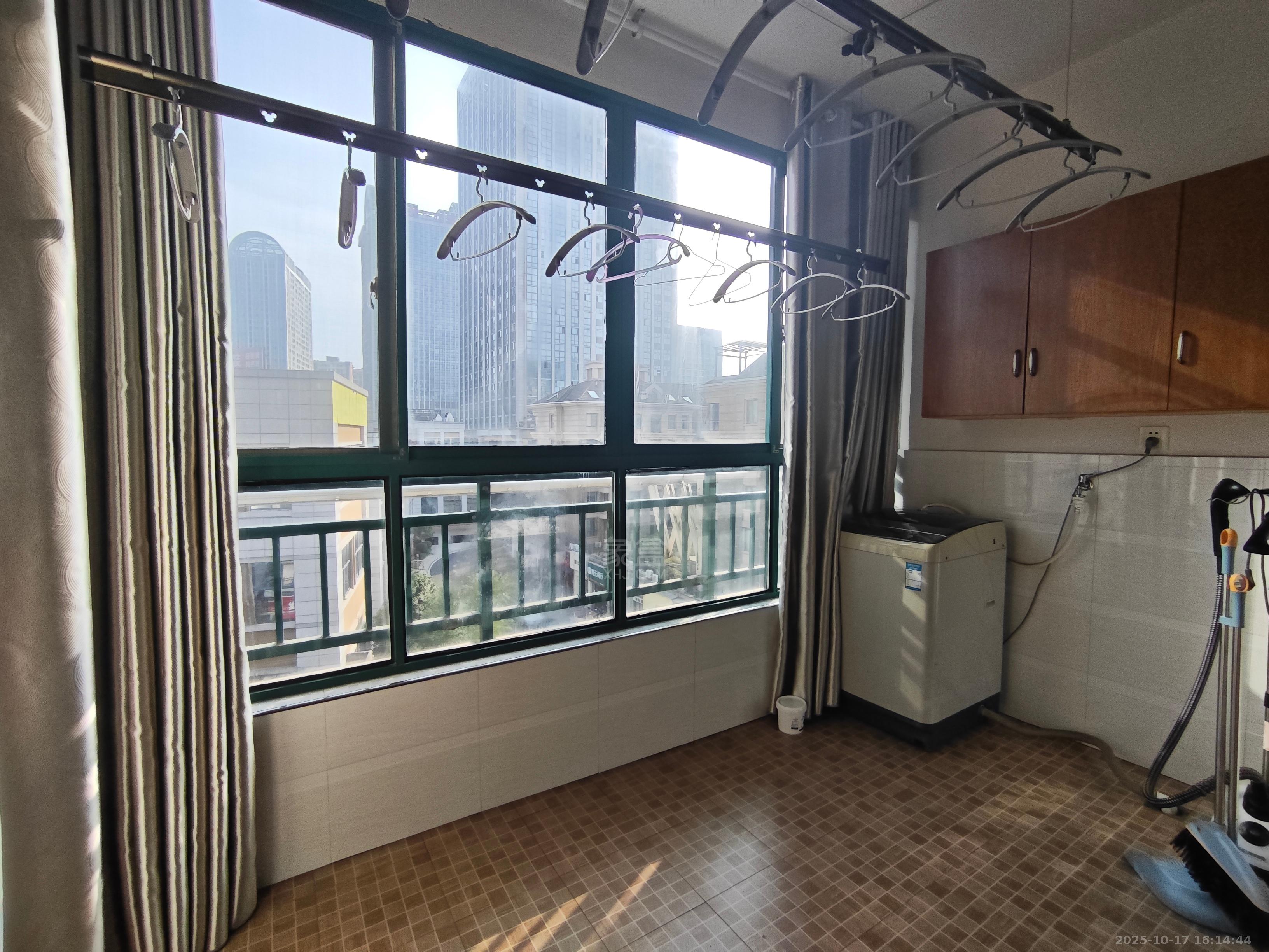 尚格名城东岸花园  3室2厅2卫    1500.0元/月室内图