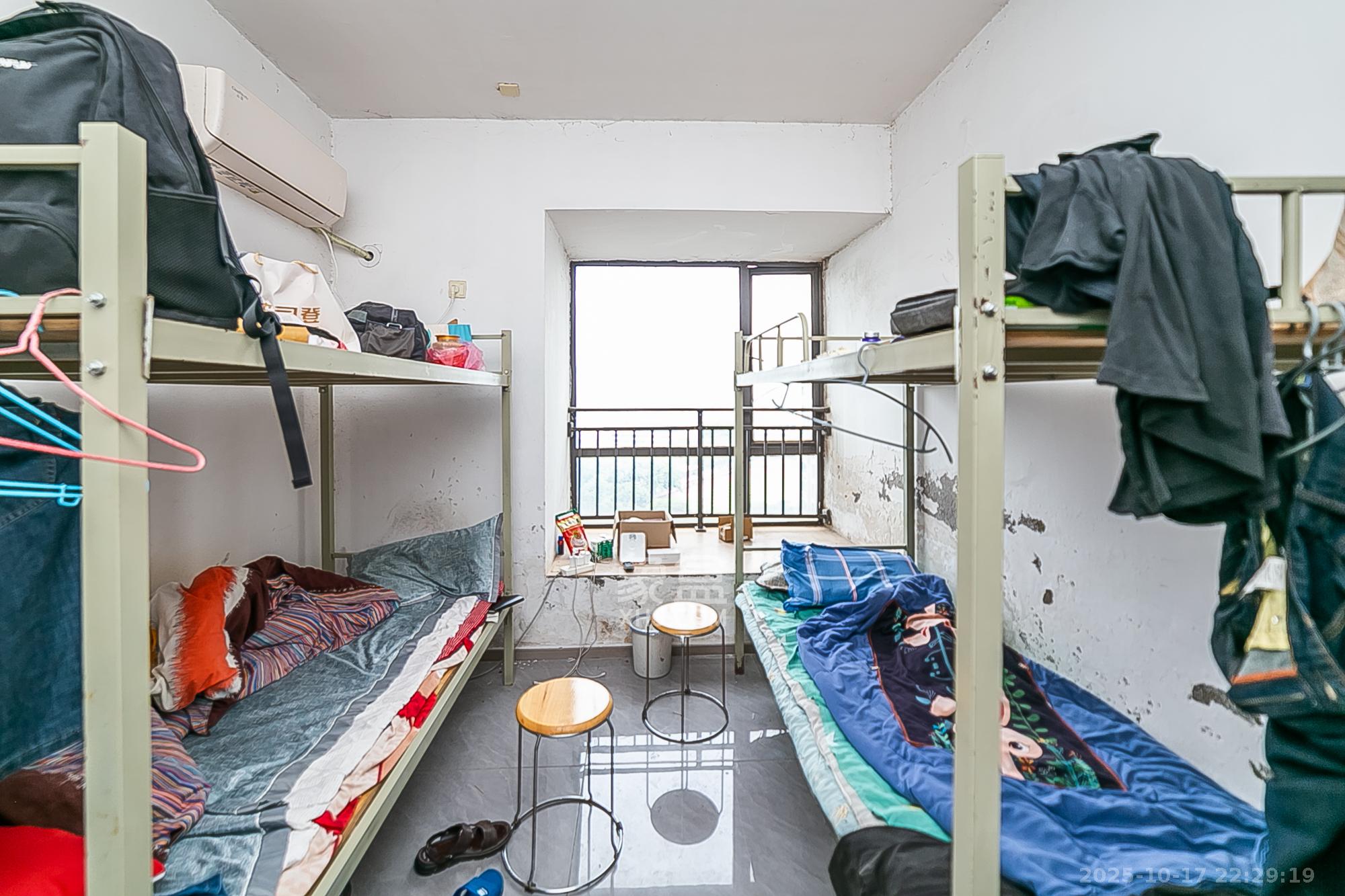 通用时代国际社区  1室2厅2卫    165.0万 通用时代国际社区  1室2厅2卫    165.0万卧室