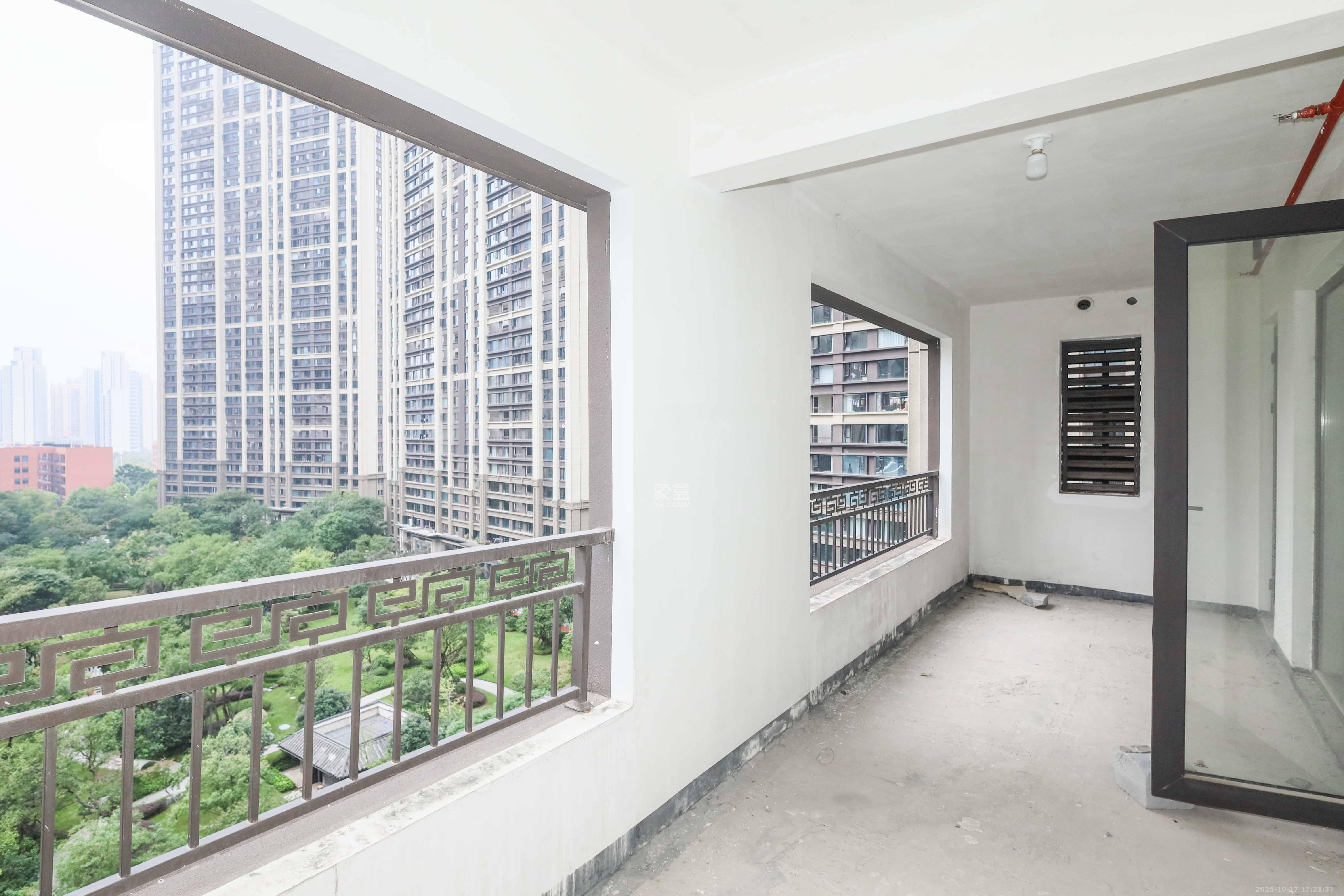 建发央著  4室2厅2卫    272.0万阳台