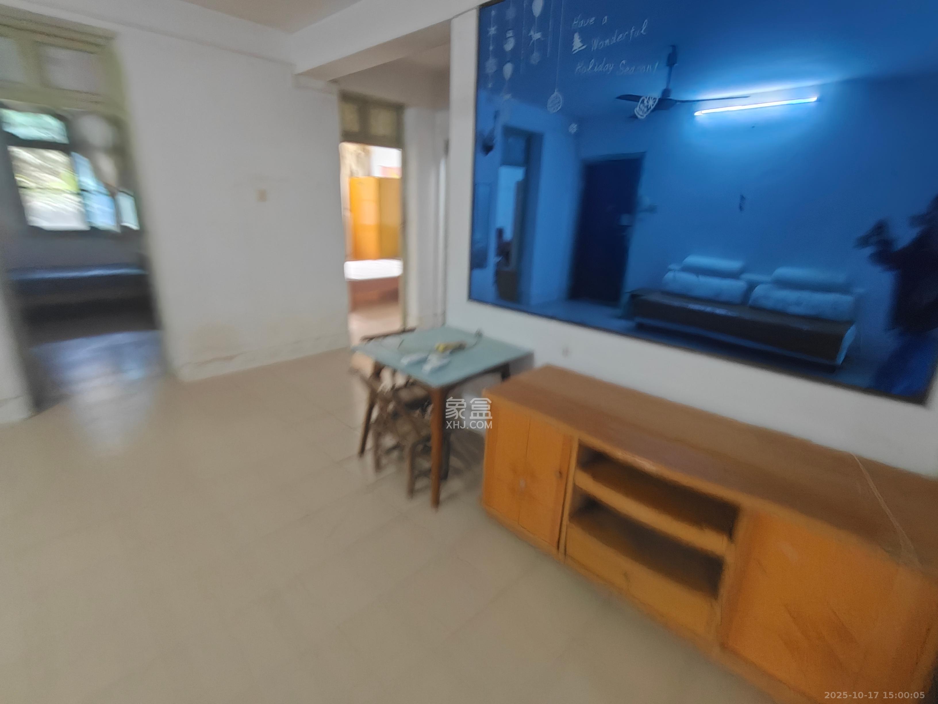 石佳冲小区  3室1厅1卫    2400.0元/月 石佳冲小区  3室1厅1卫    2400.0元/月室内图1