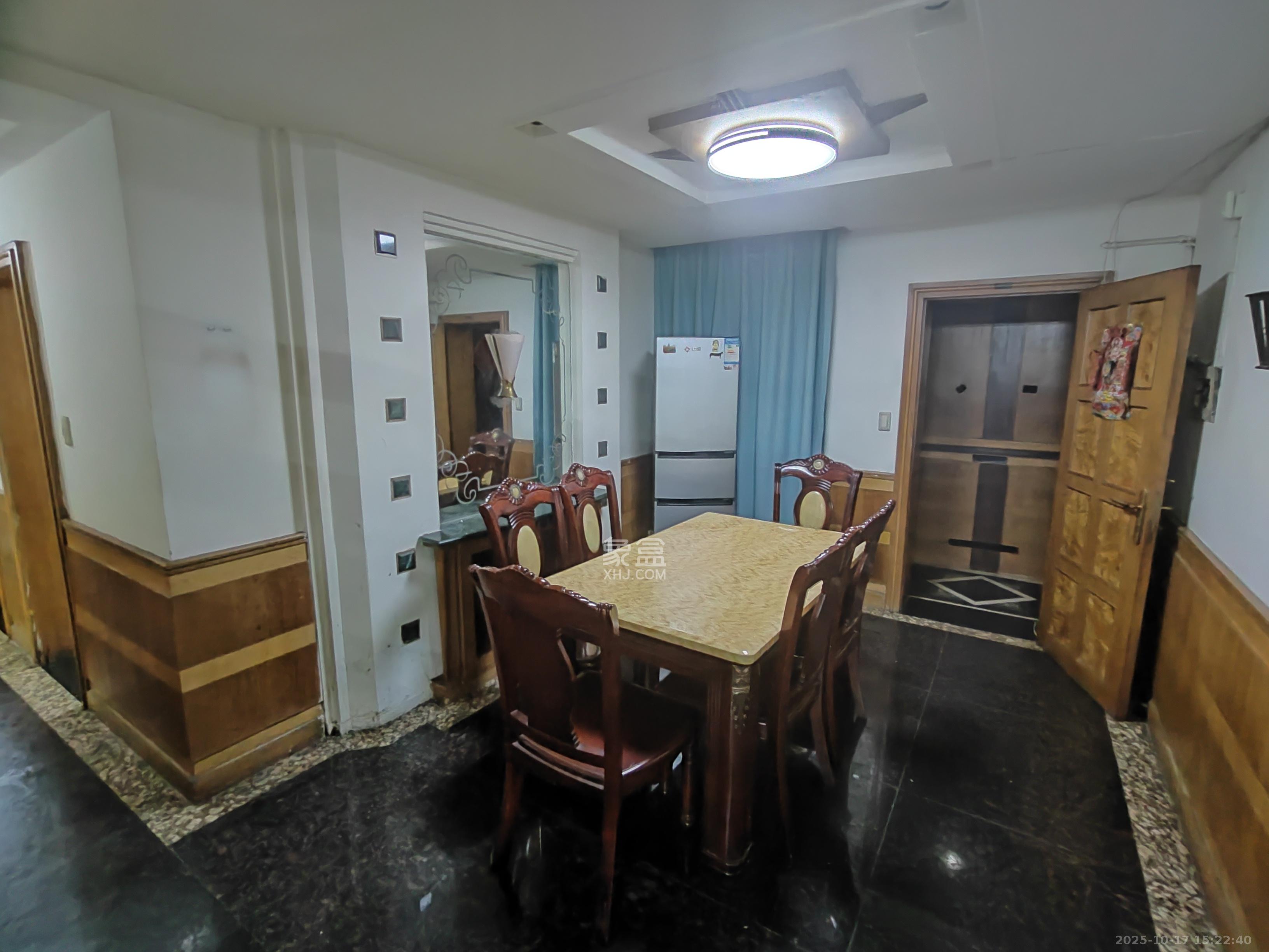 新富城  4室2厅2卫    3500.0元/月 新富城  4室2厅2卫    3500.0元/月室内图