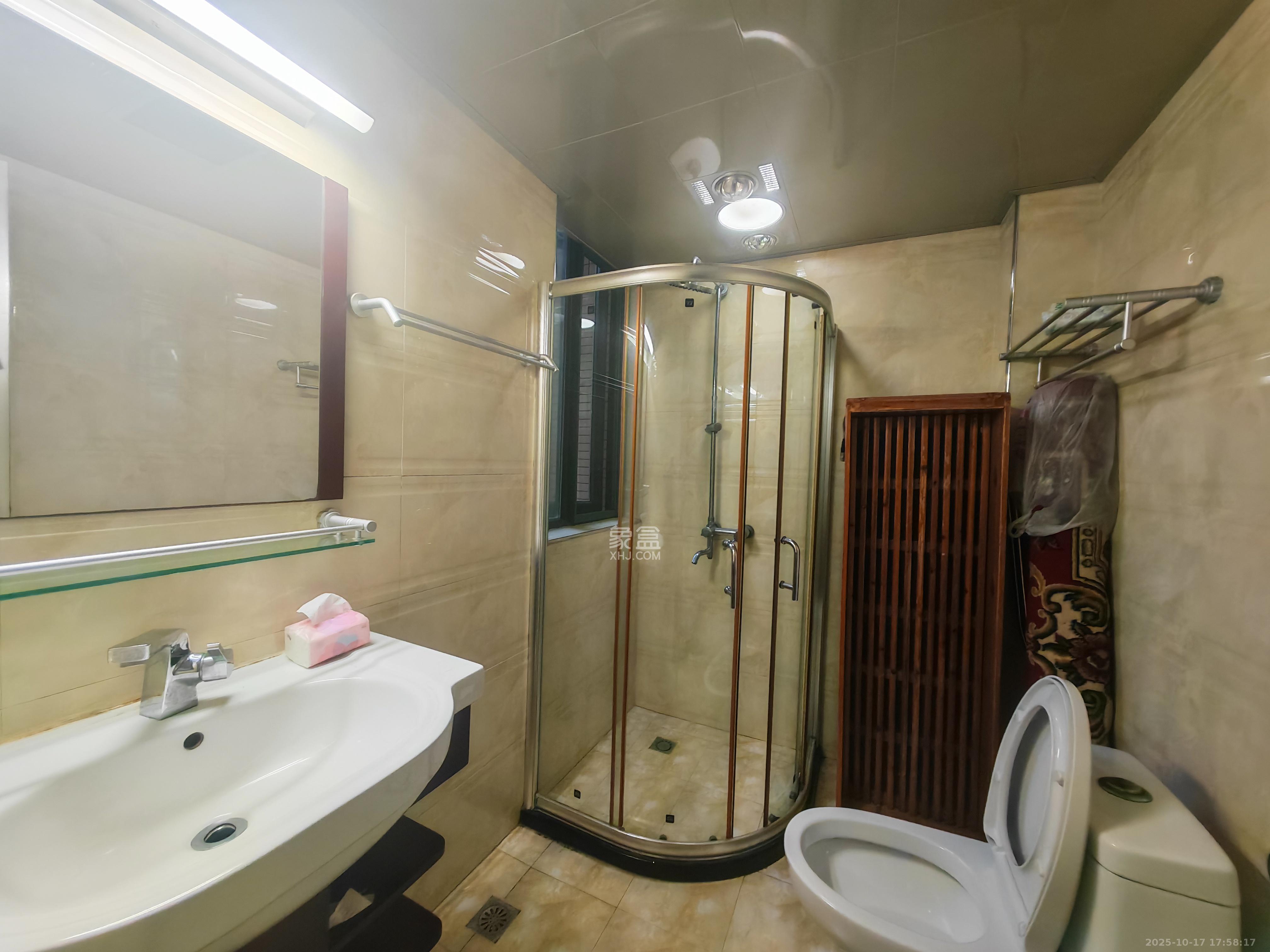 东岸锦城(东方人家) 3室2厅2卫 2180.0元/月 东岸锦城(东方人家) 3室2厅2卫 2180.0元/月室内图