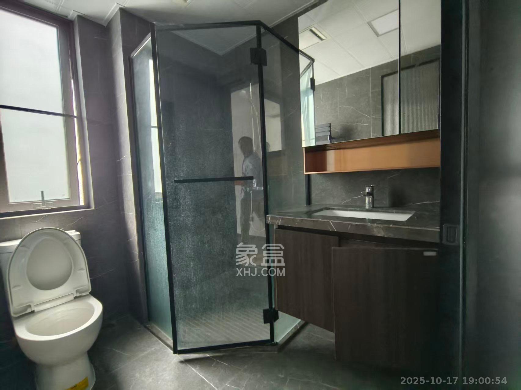 绿地麓云国际一期  6室2厅3卫    7000.0元/月室内图