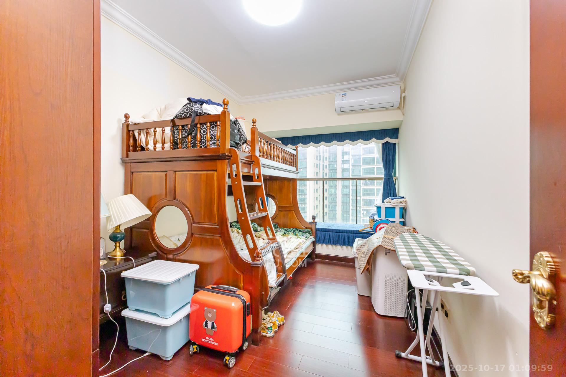 恒大名都  4室2厅2卫    105.0万卧室