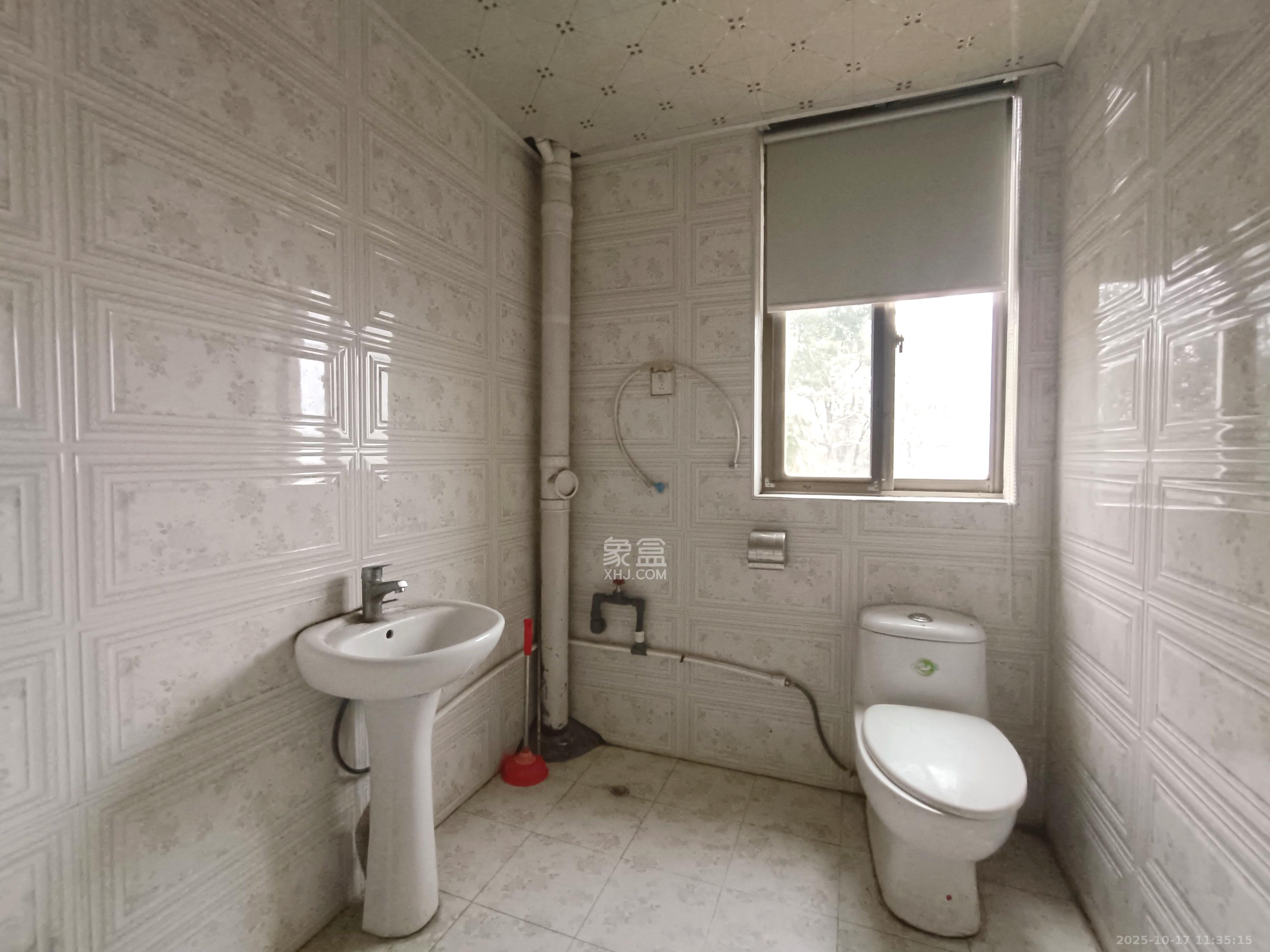 丽江翠园 3室2厅2卫 1500.0元/月 丽江翠园 3室2厅2卫 1500.0元/月室内图