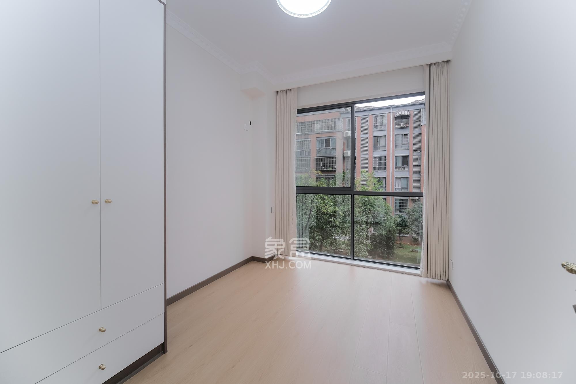 山水湾  4室2厅2卫    72.0万卧室