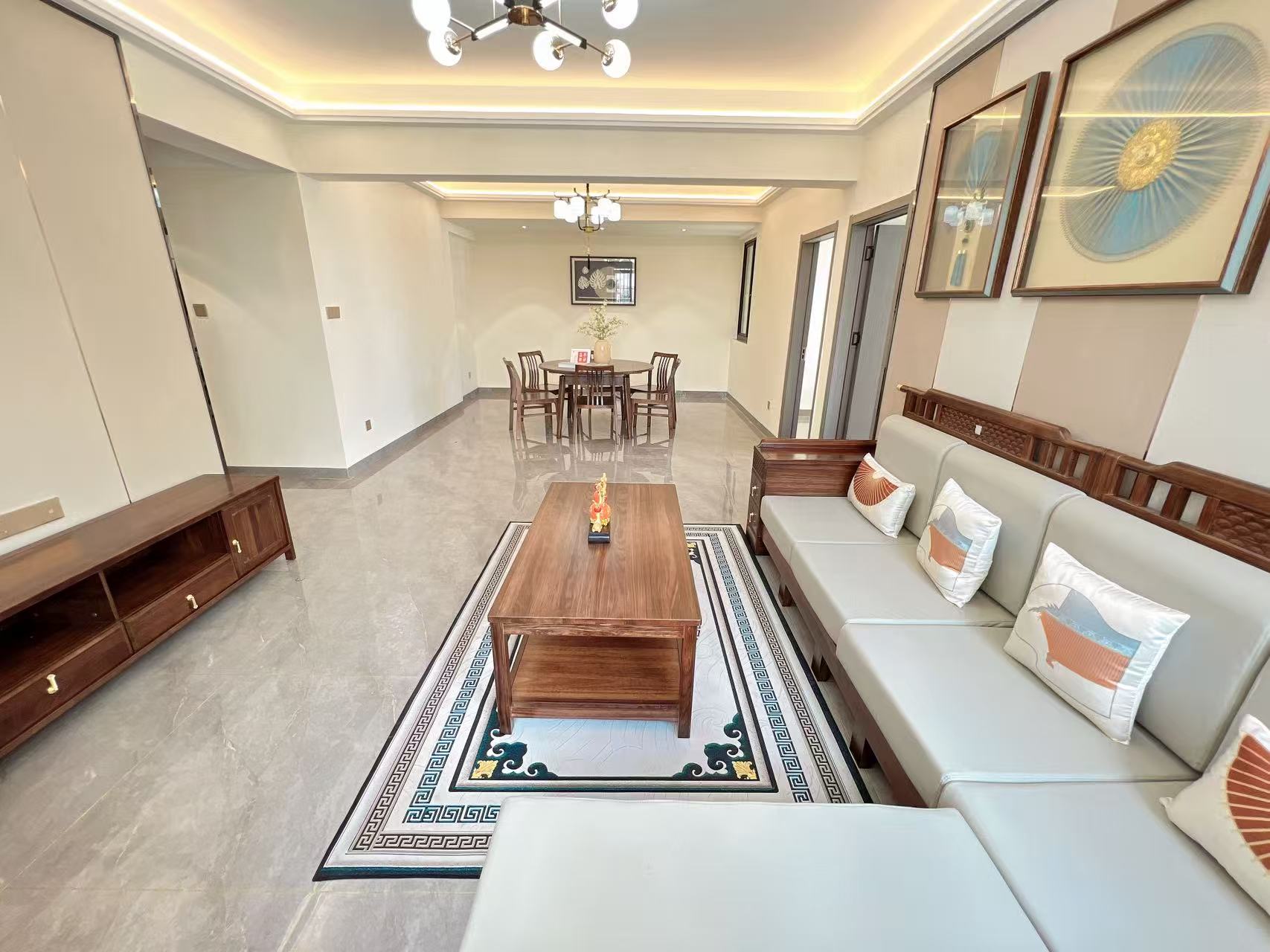 桐林阁  3室2厅1卫    115.0万客厅