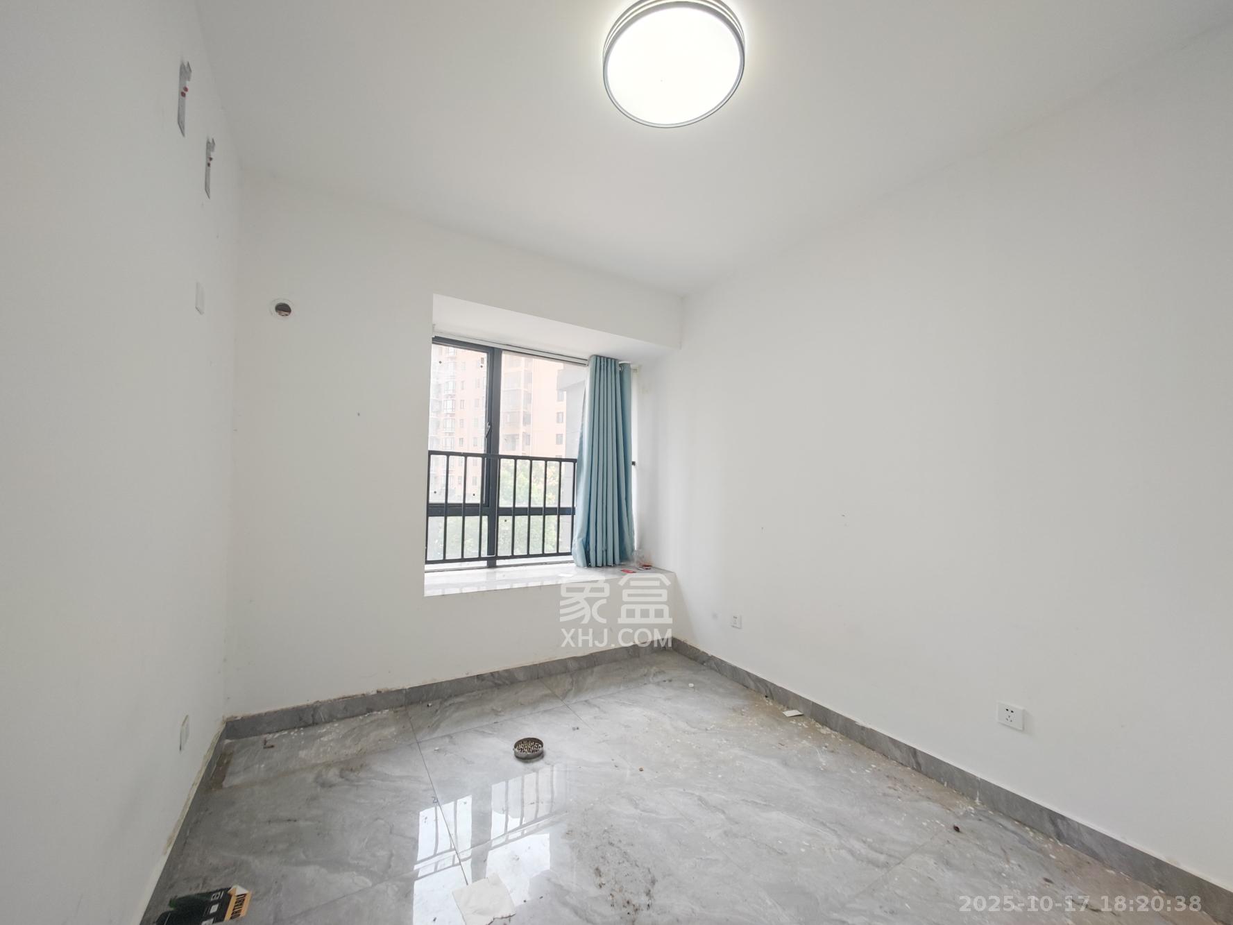 西湖鸿运佳苑 3室2厅2卫 68.0万 西湖鸿运佳苑 3室2厅2卫 68.0万卧室