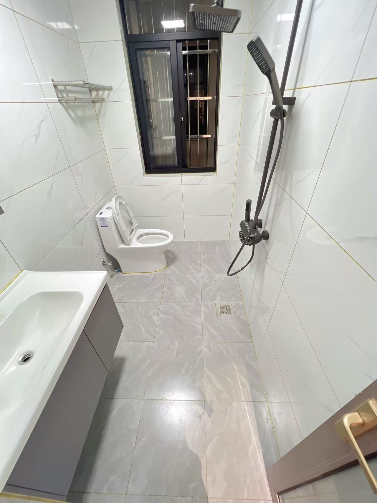 桐林阁  3室2厅1卫    115.0万客厅