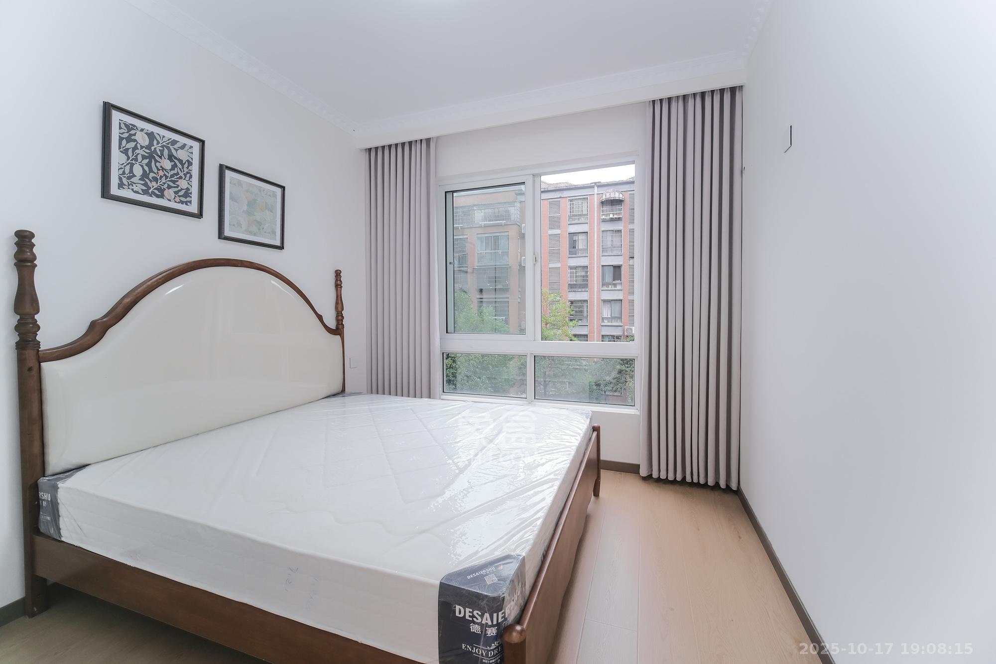 山水湾  4室2厅2卫    72.0万卧室