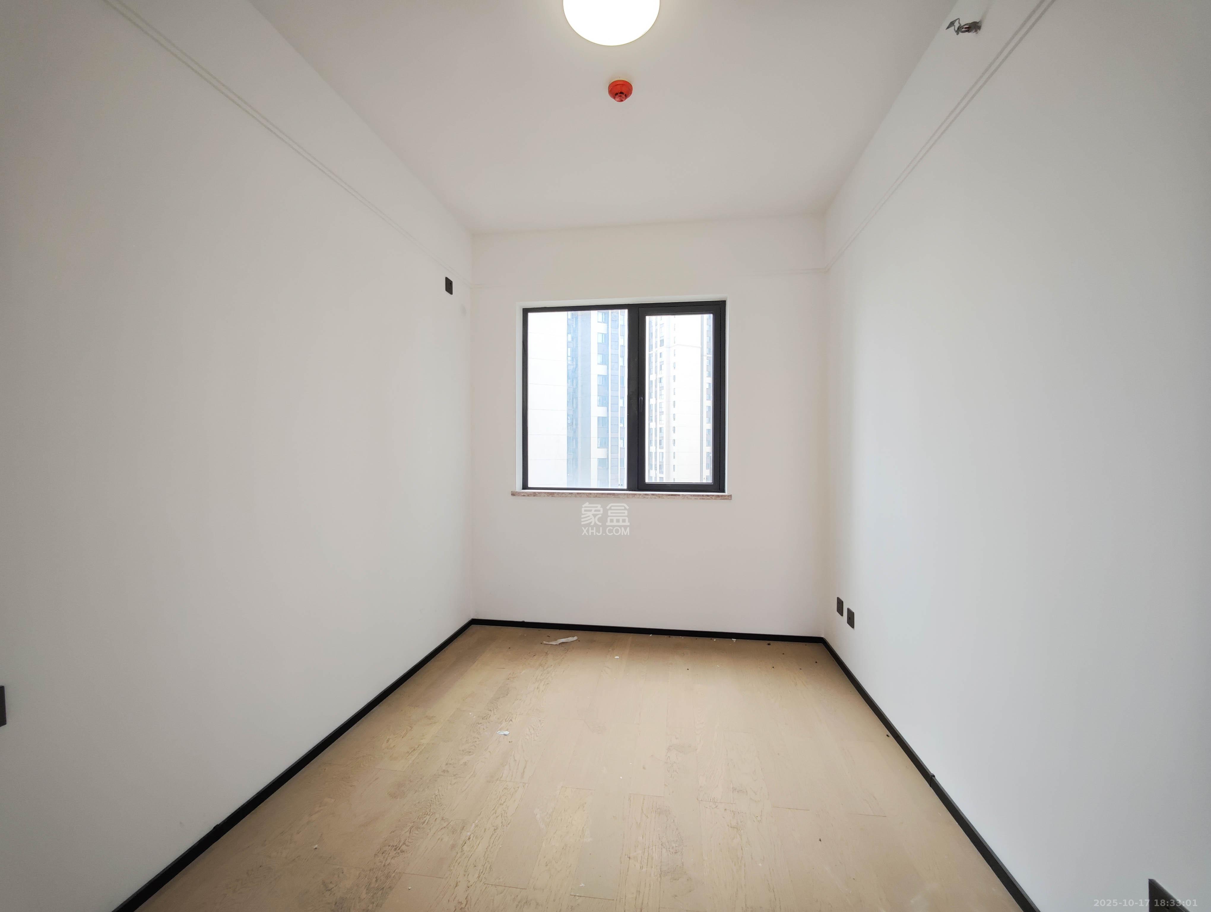 万科魅力之城天阔里  4室3厅2卫    138.0万卧室