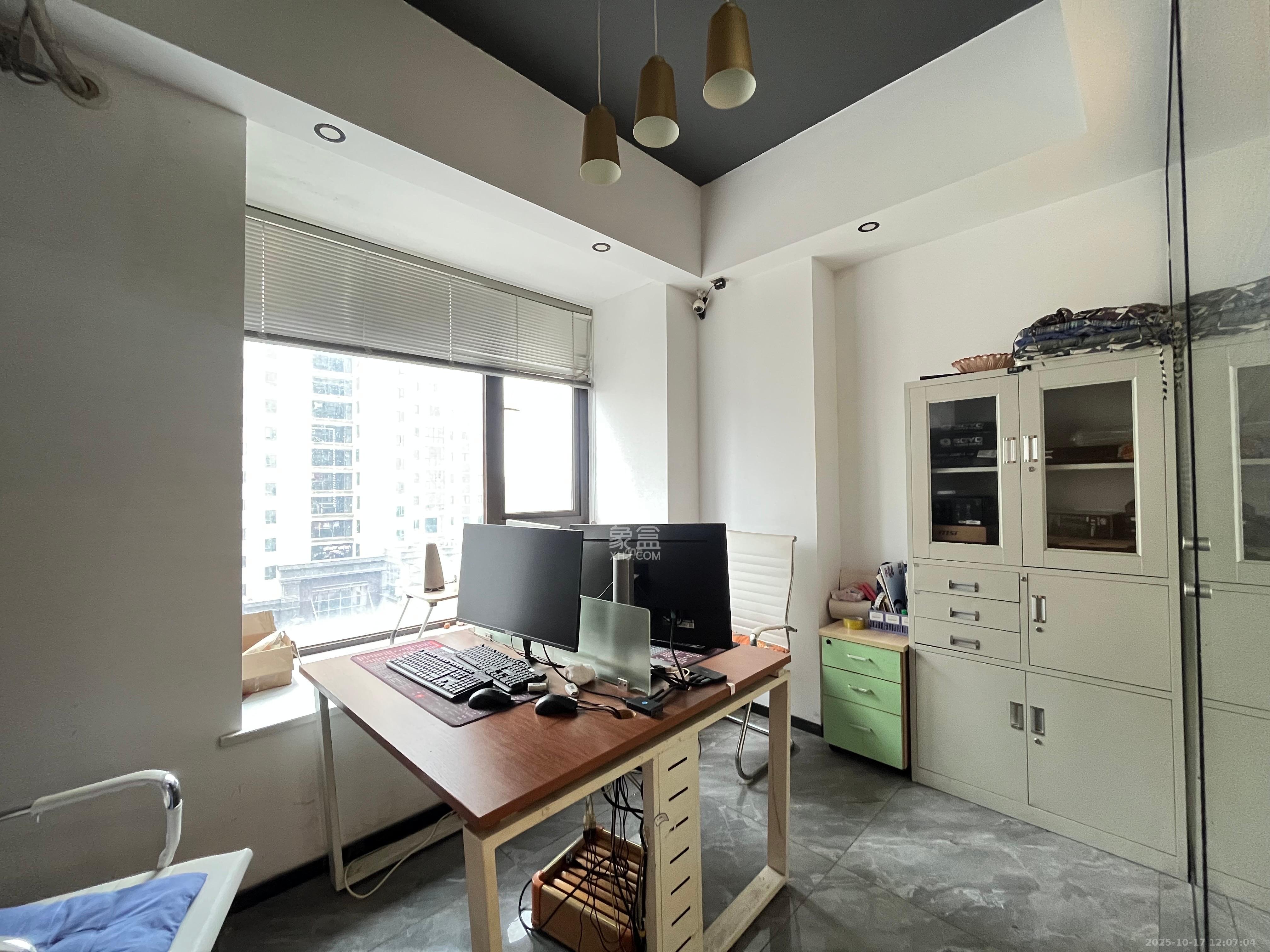 金科天悦(金科美邻汇) 5室1厅1卫 5200.0元/月 金科天悦(金科美邻汇) 5室1厅1卫 5200.0元/月室内图