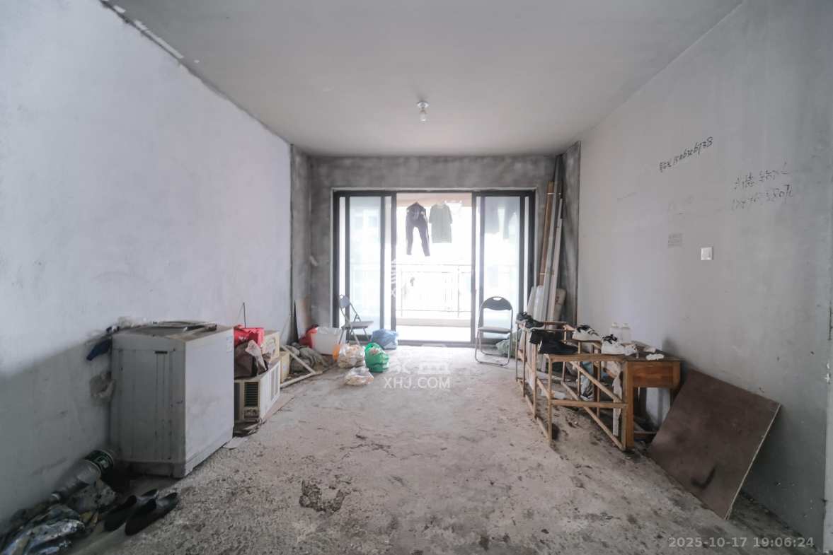 星雅美辰 3室2厅2卫 97.0万 星雅美辰 3室2厅2卫 97.0万客厅