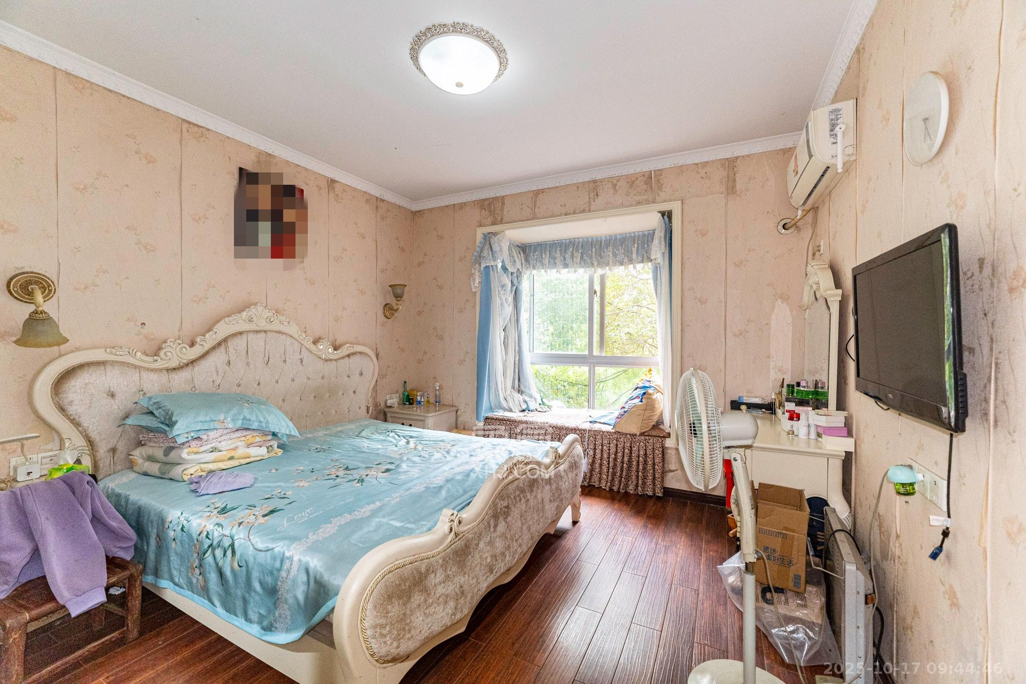 筑梦佳园  4室2厅2卫    99.8万卧室