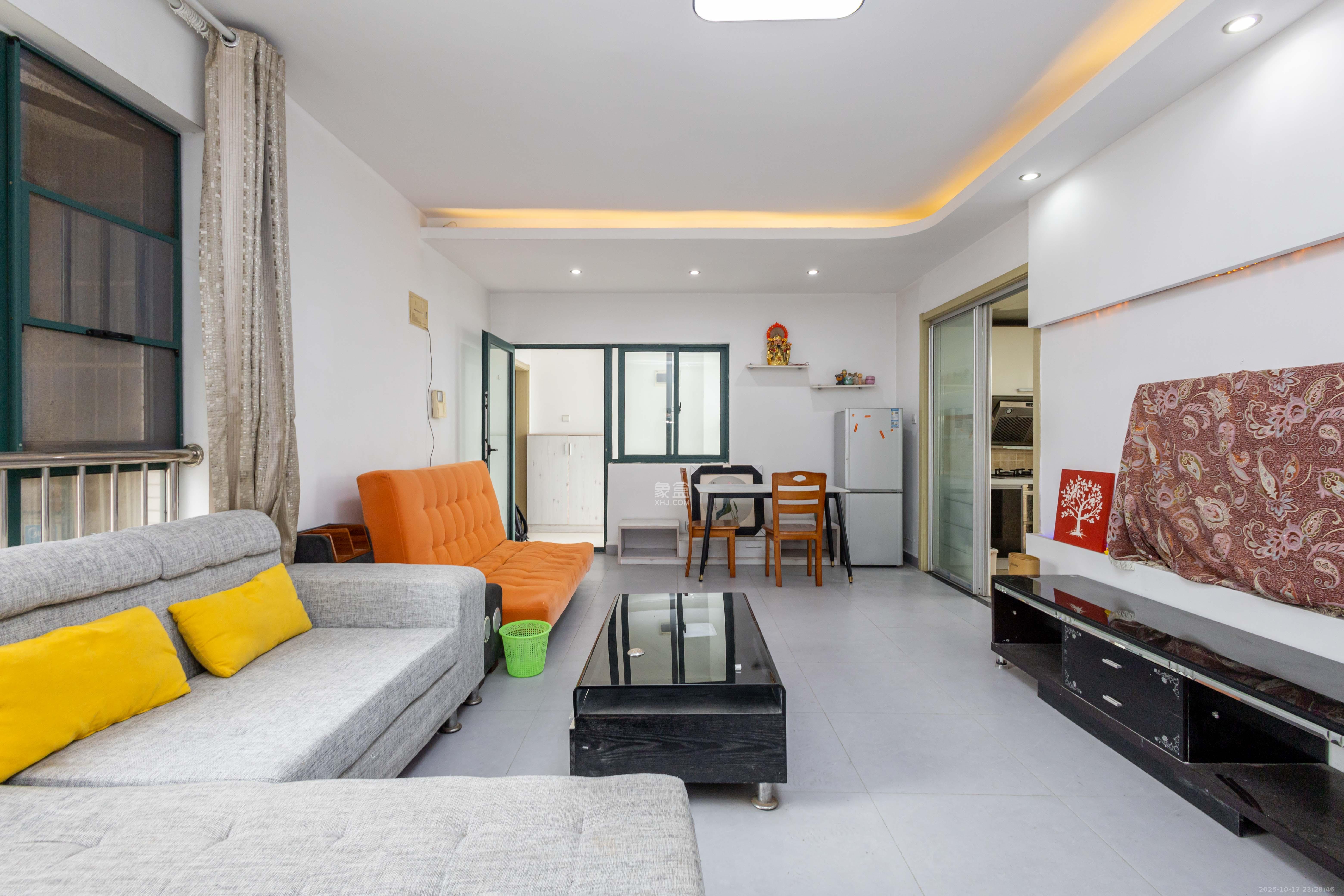 华天LOHO小镇  2室2厅1卫    39.0万客厅