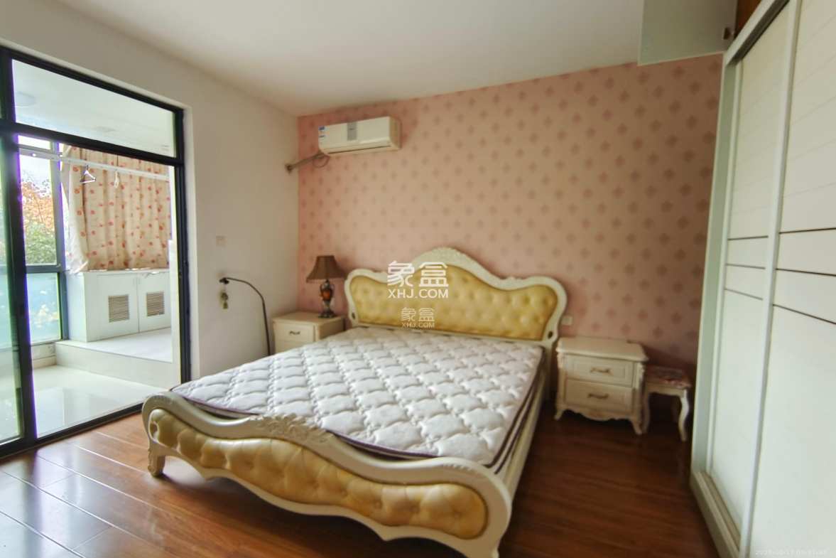 阳光100三期  1室1厅1卫    1800.0元/月 阳光100三期  1室1厅1卫    1800.0元/月室内图1