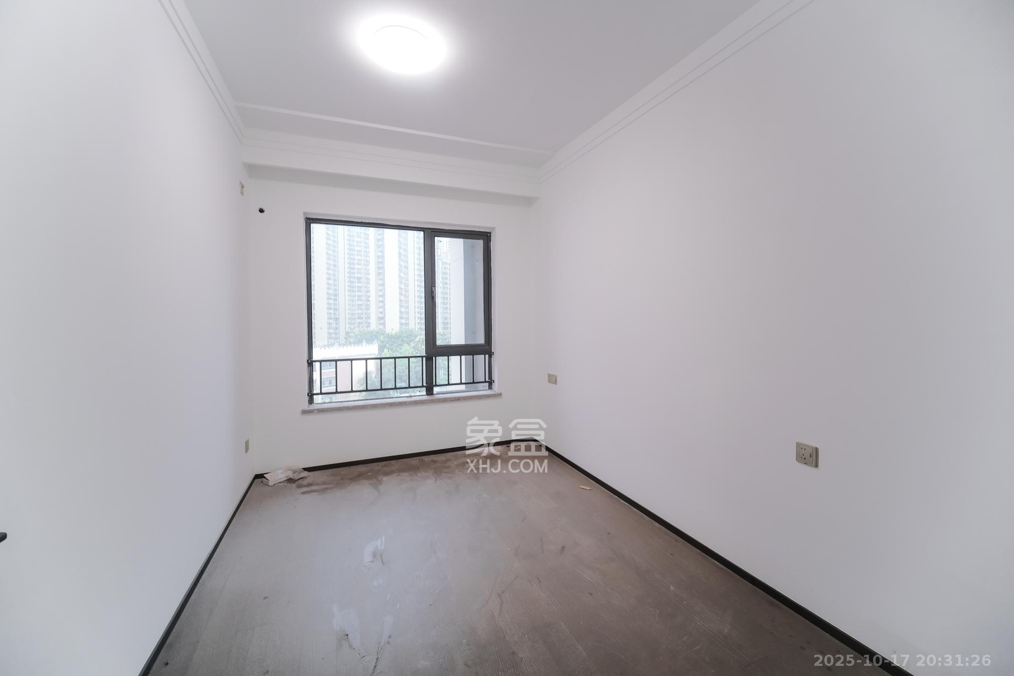 荣盛城  4室2厅2卫    88.8万 荣盛城  4室2厅2卫    88.8万卧室