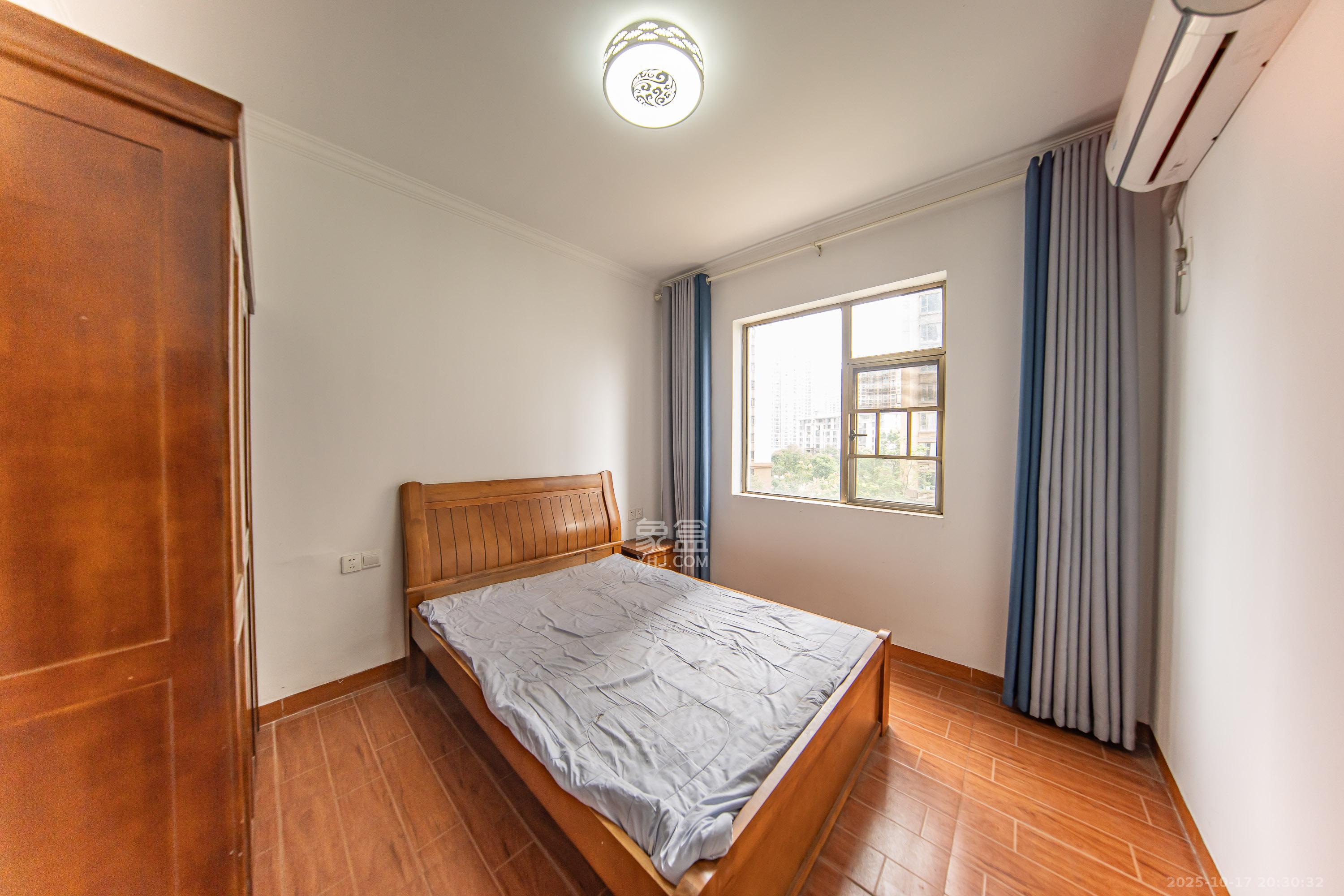 江山帝景雅典  4室2厅2卫    125.0万卧室