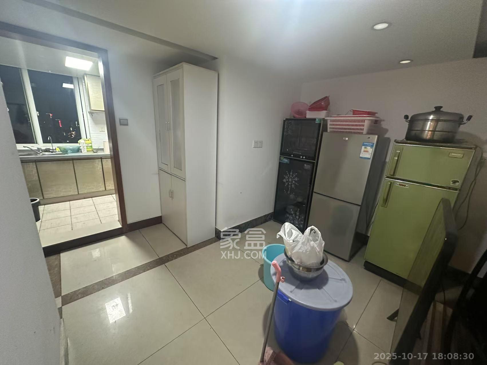 君临天厦  4室2厅2卫    4000.0元/月 君临天厦  4室2厅2卫    4000.0元/月室内图