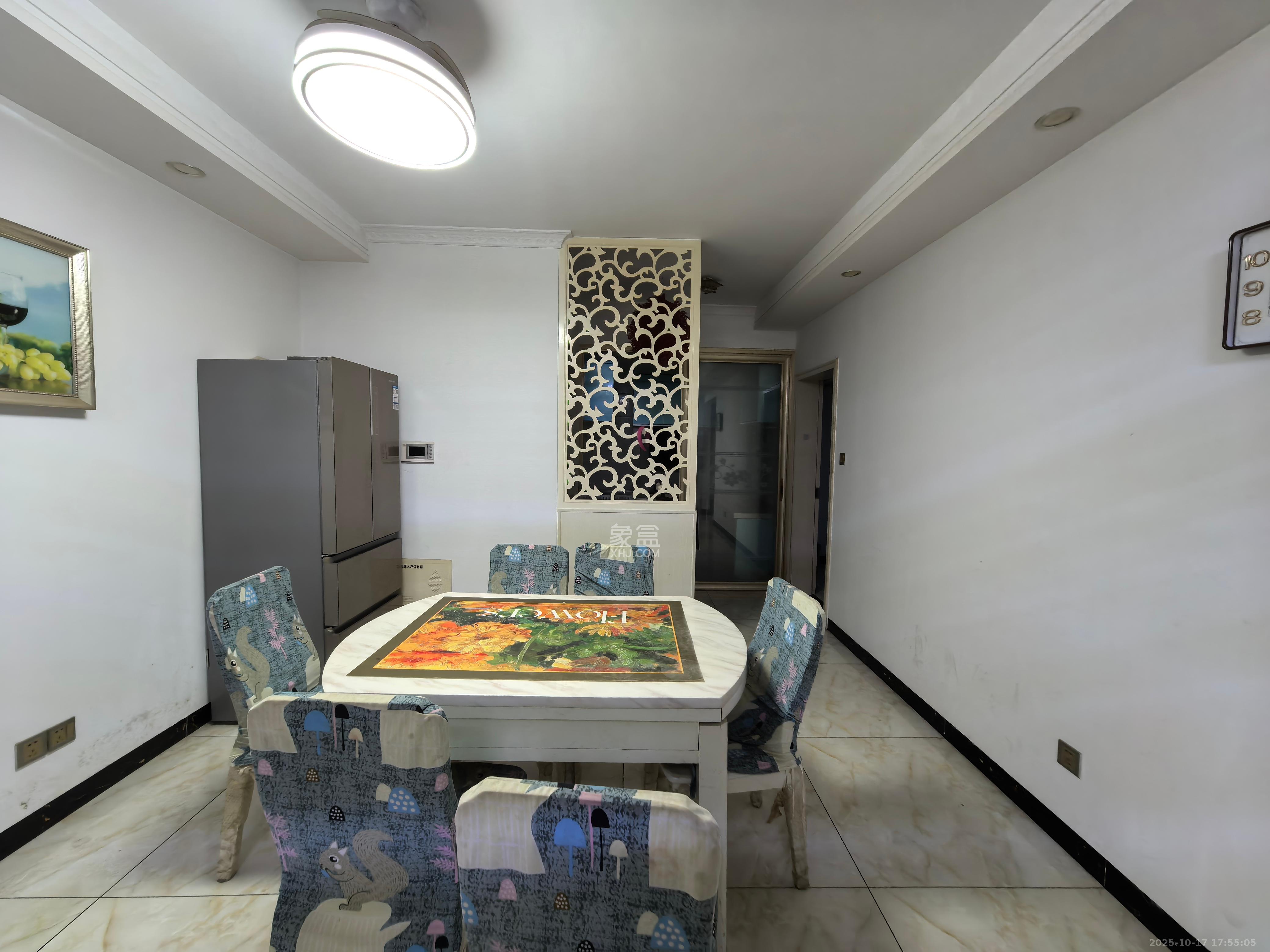 天下一家  3室2厅2卫    2800.0元/月室内图