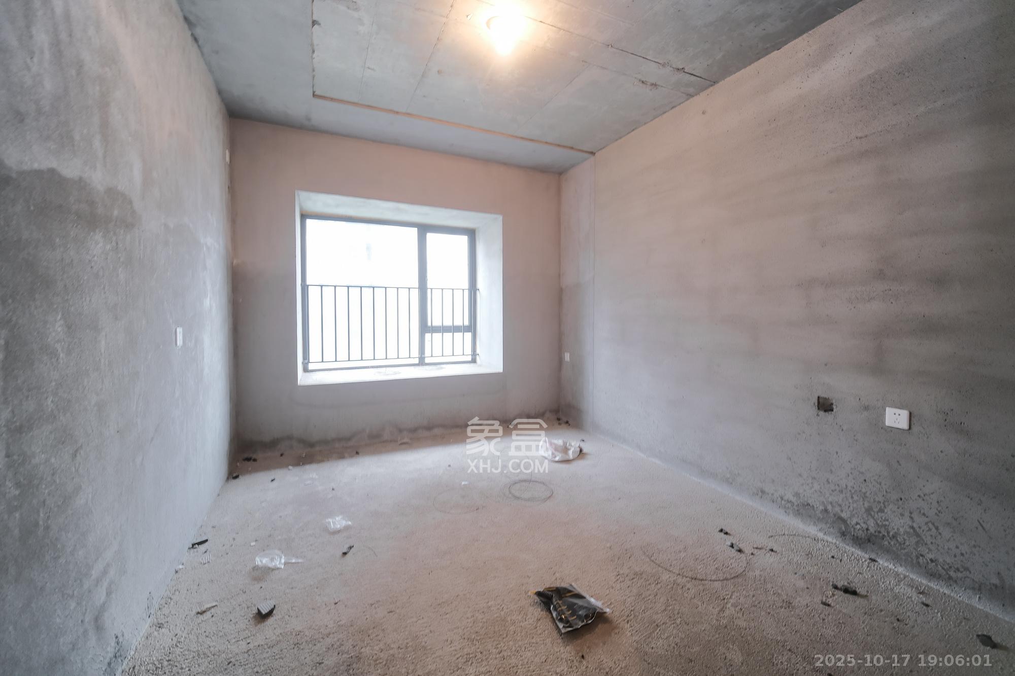 荣盛城  3室2厅2卫    85.0万卧室