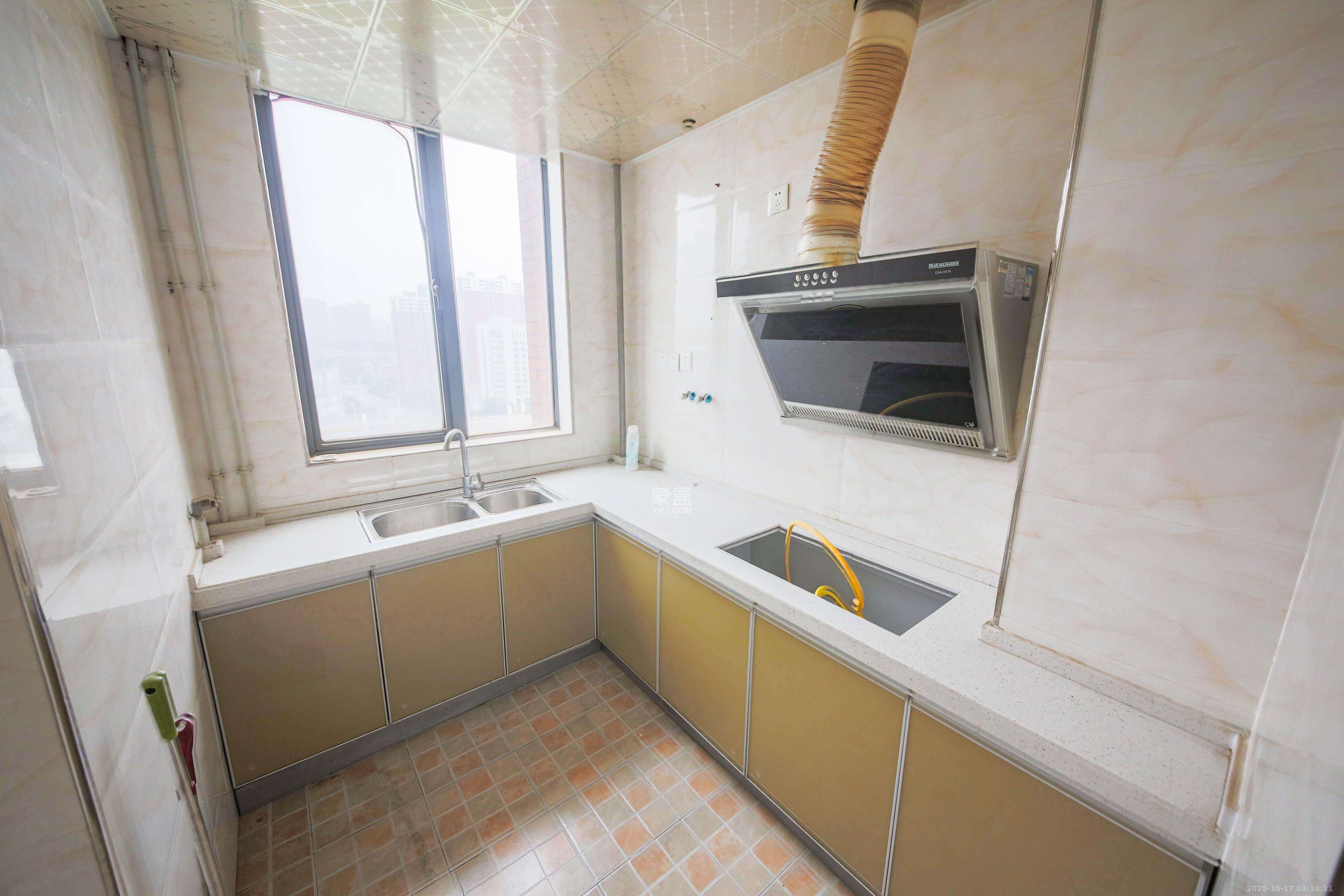 奥林匹克花园 3室2厅1卫 93.0万 奥林匹克花园 3室2厅1卫 93.0万厨房