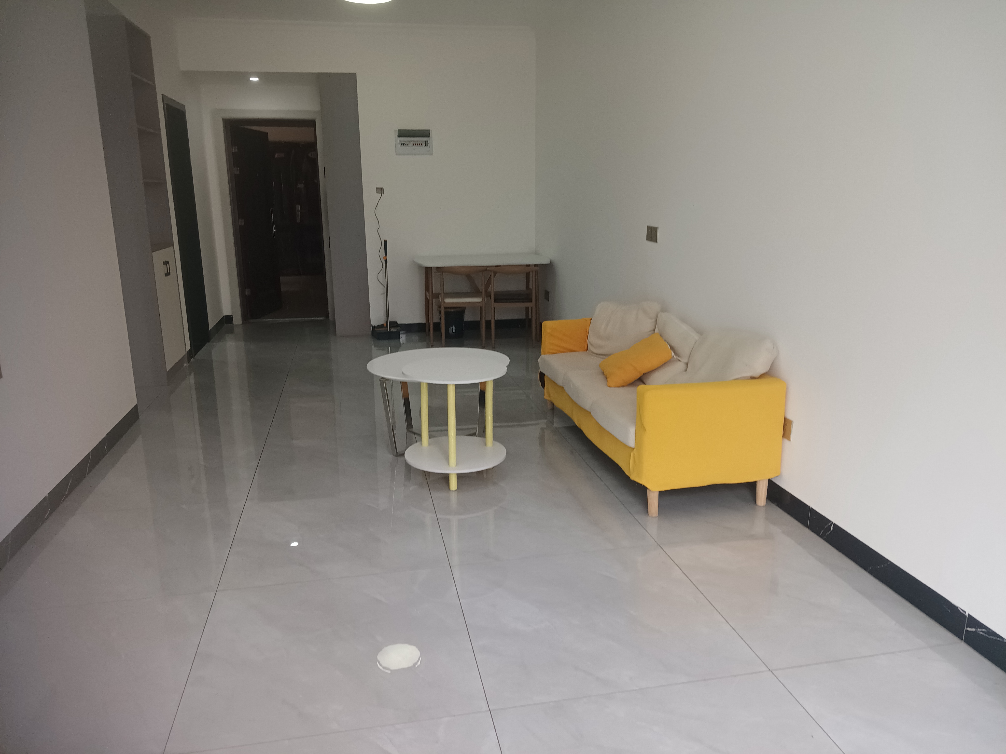 东城明珠  1室1厅1卫    1400.0元/月