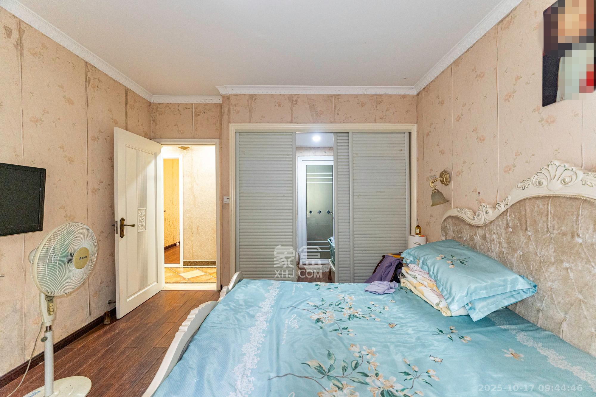 筑梦佳园  4室2厅2卫    99.8万卧室