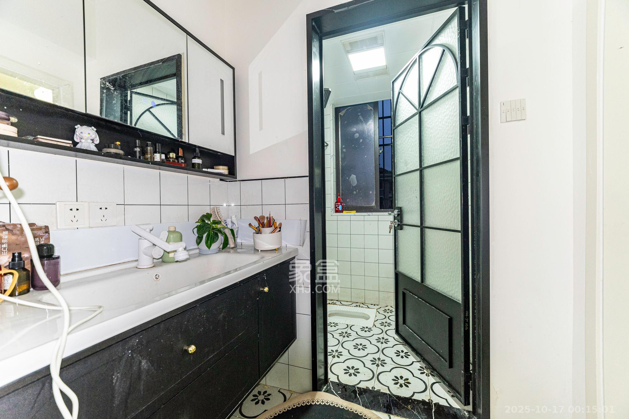 康桥长郡 4室2厅2卫 85.8万 康桥长郡 4室2厅2卫 85.8万卫生间