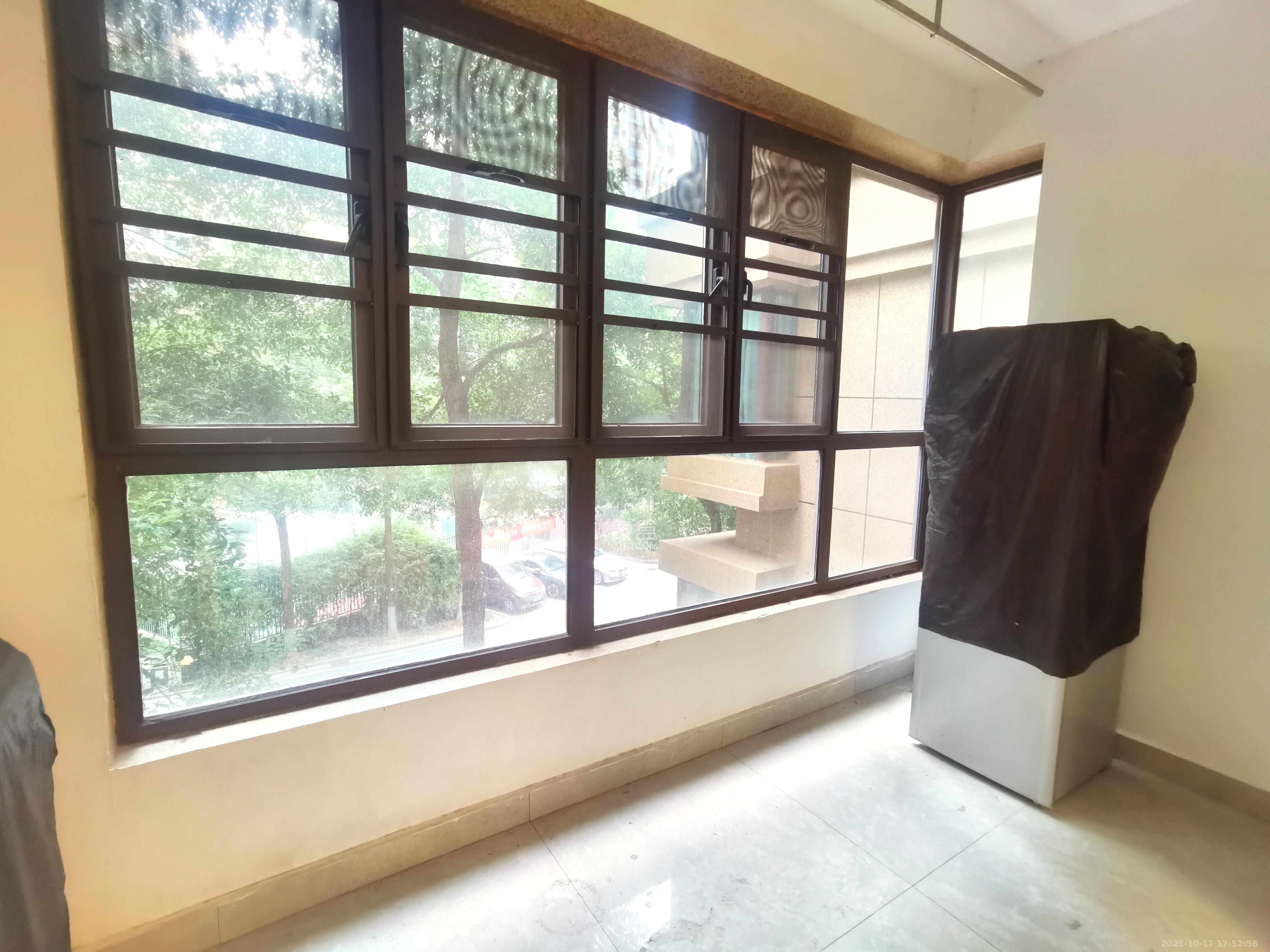 山语城三期 3室2厅2卫 2200.0元/月 山语城三期 3室2厅2卫 2200.0元/月室内图