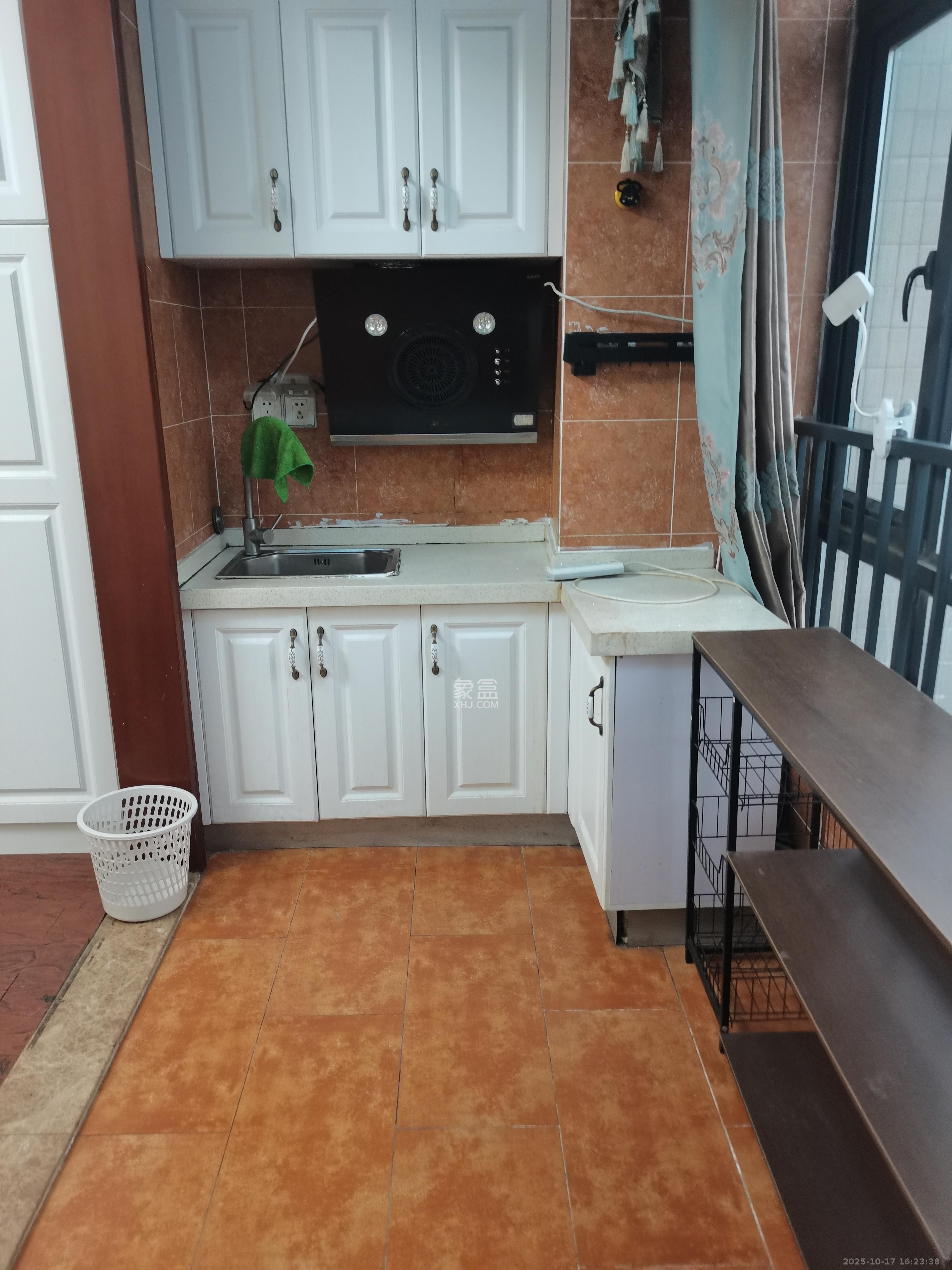 天元涉外景园B区  1室1厅1卫    1400.0元/月室内图