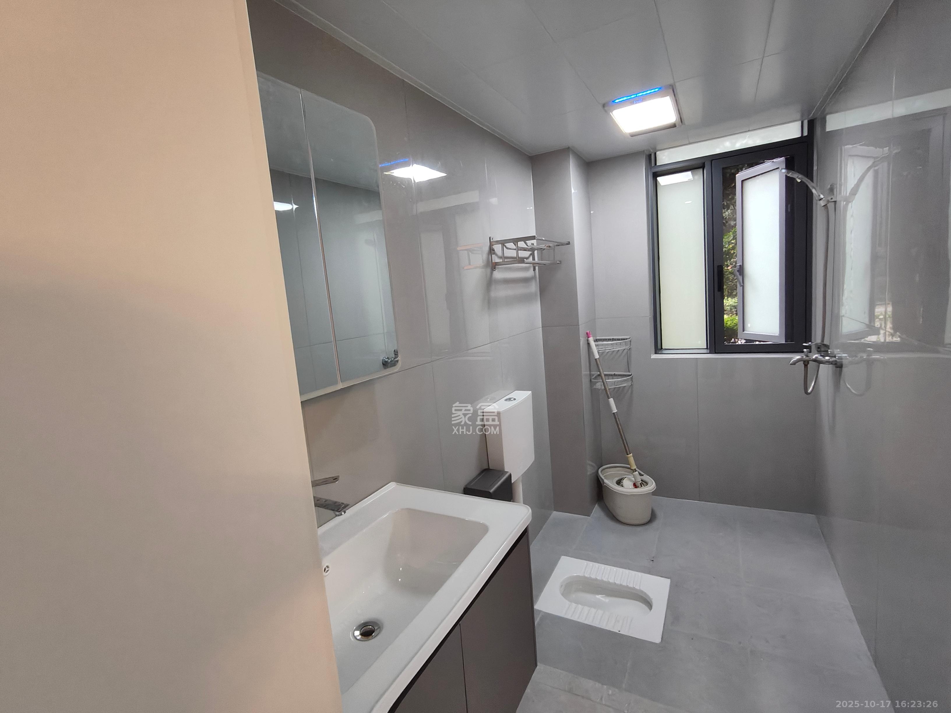 明发国际城  3室2厅2卫    2000.0元/月室内图