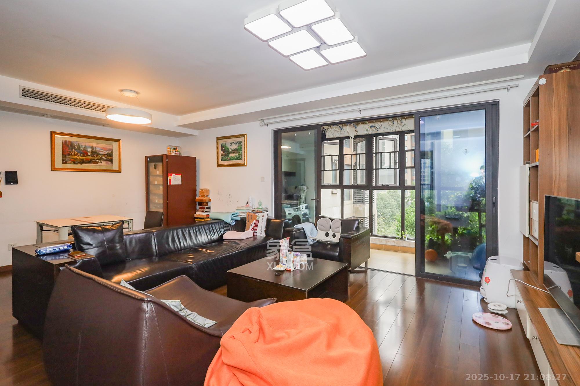 万科里金域滨江  4室2厅2卫    210.0万