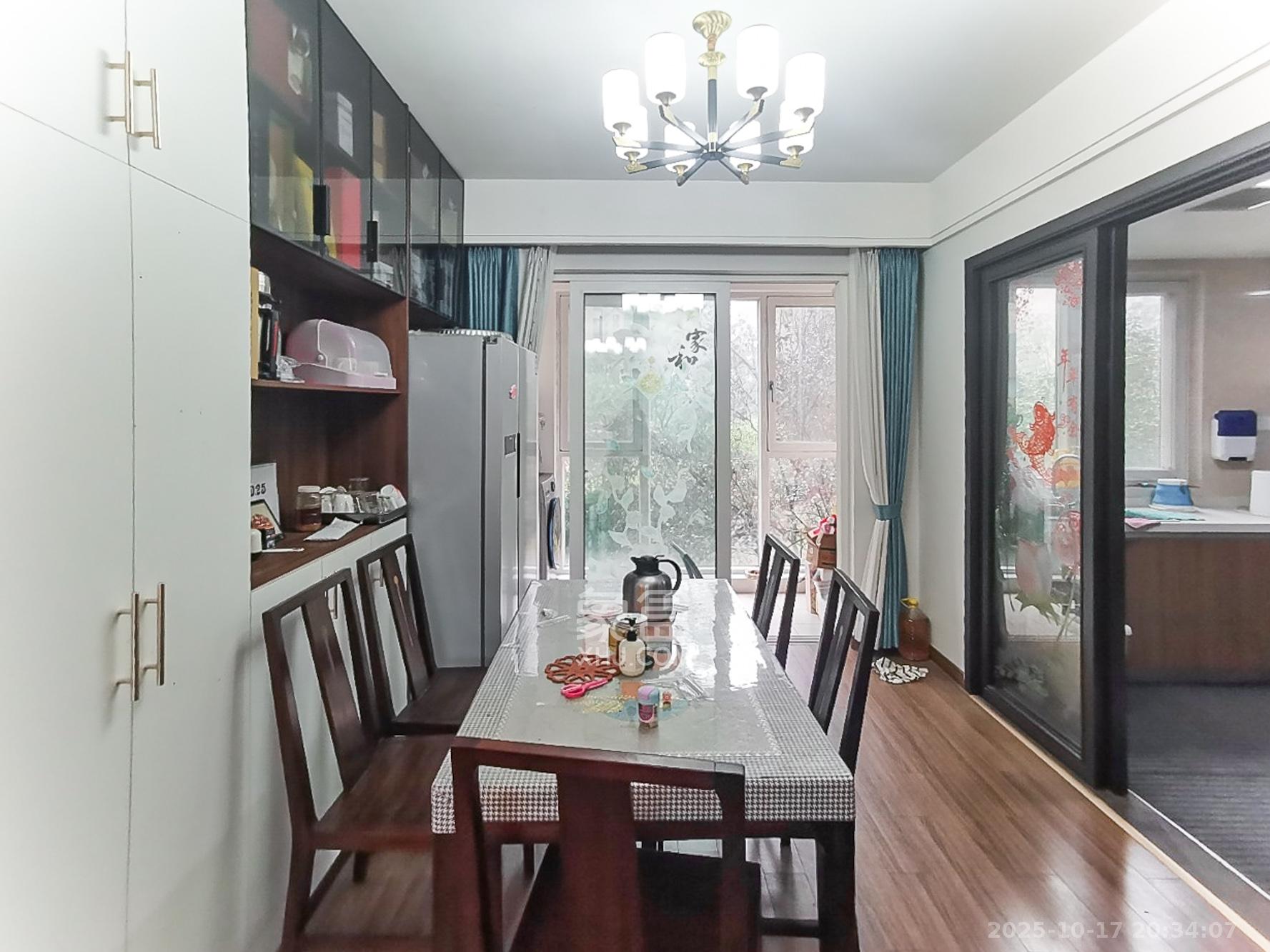 保利香槟国际 4室2厅2卫 115.0万 保利香槟国际 4室2厅2卫 115.0万客厅