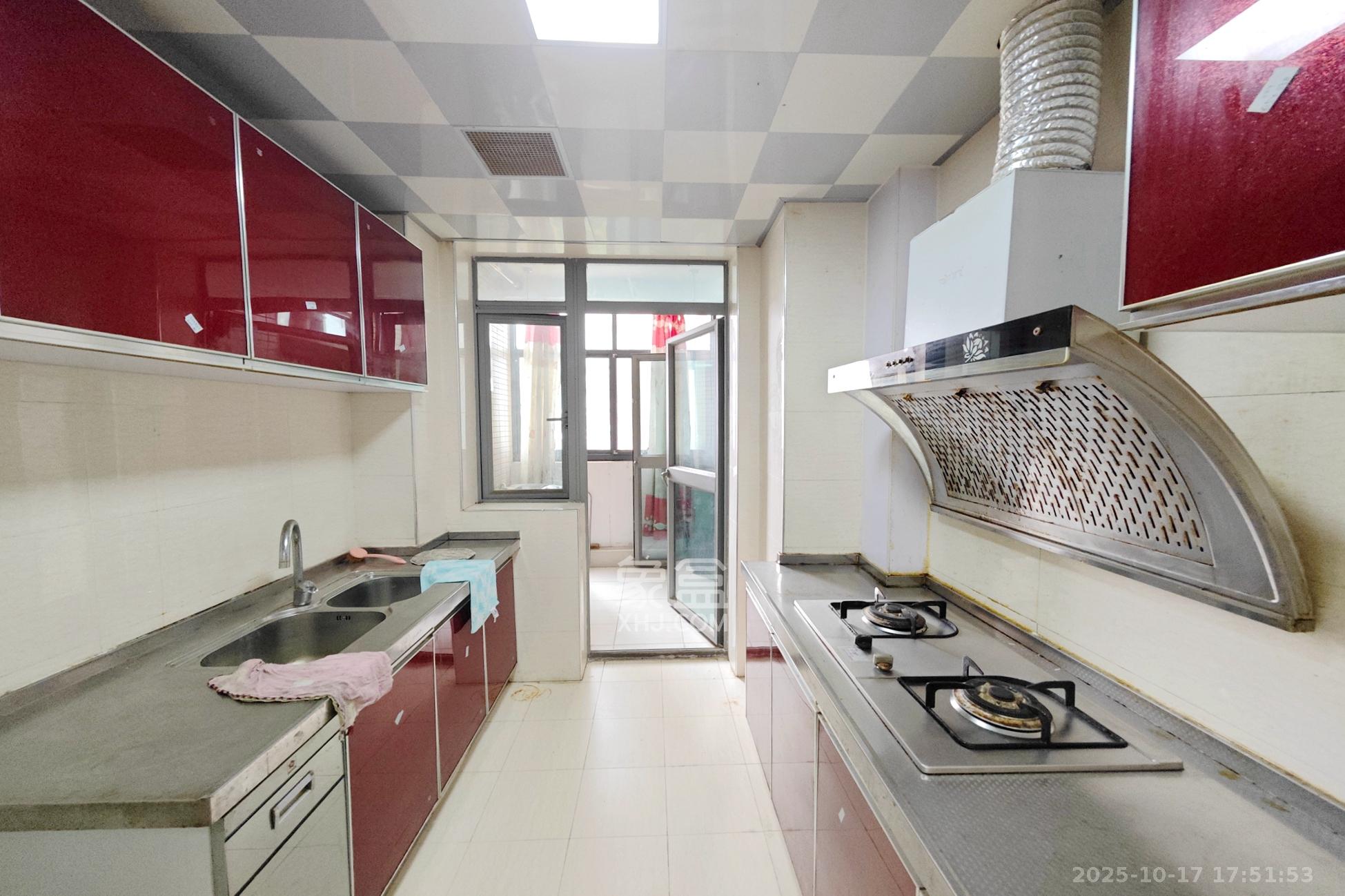 新城新世界一二三期 3室2厅2卫 110.0万 新城新世界一二三期 3室2厅2卫 110.0万厨房