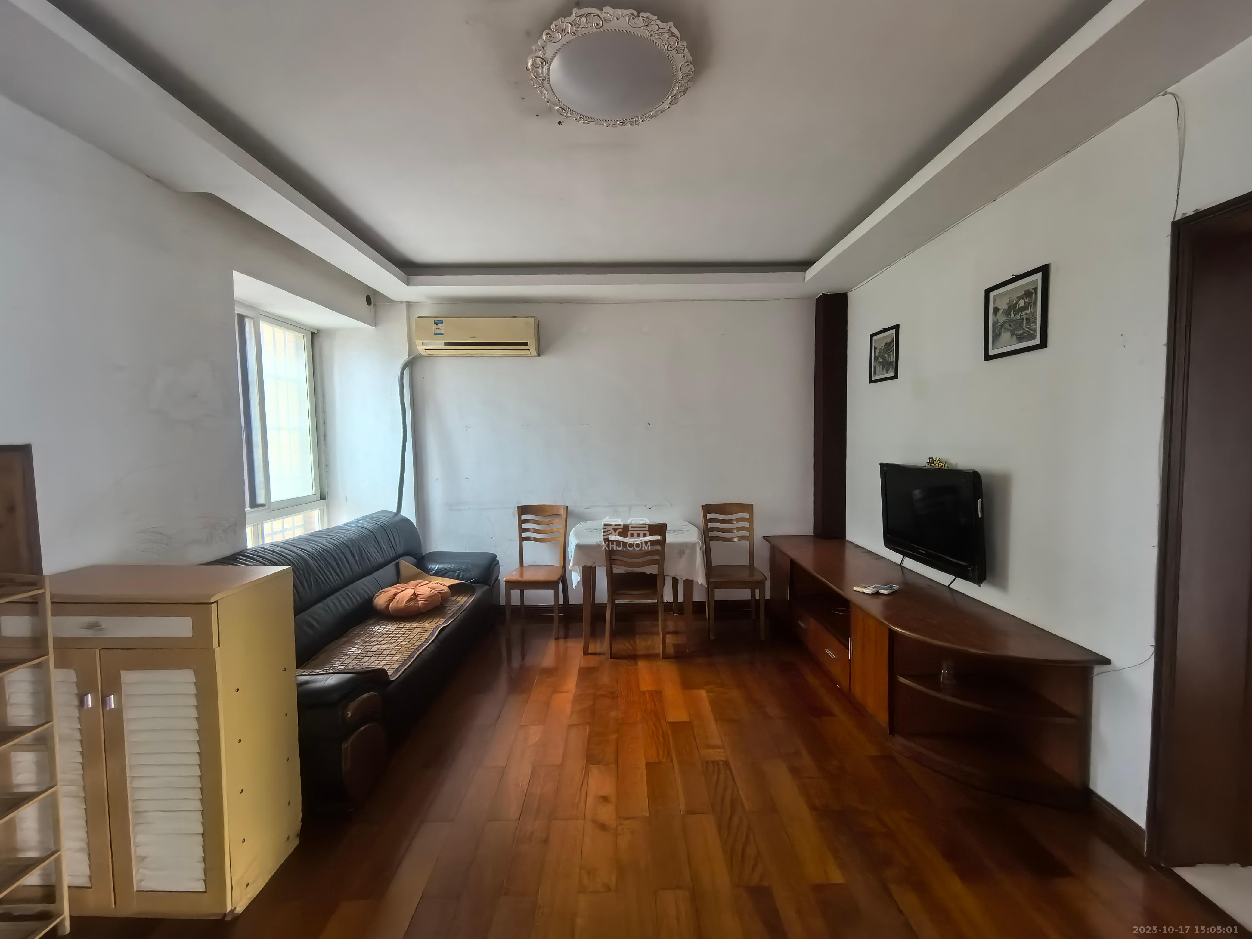 山水庭院  2室1厅1卫    1800.0元/月 山水庭院  2室1厅1卫    1800.0元/月