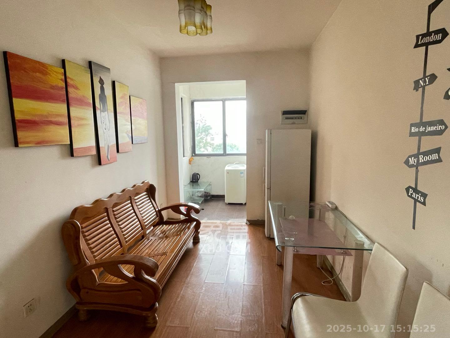 湖南省地震局单位宿舍 2室2厅1卫 2000.0元/月 湖南省地震局单位宿舍 2室2厅1卫 2000.0元/月室内图